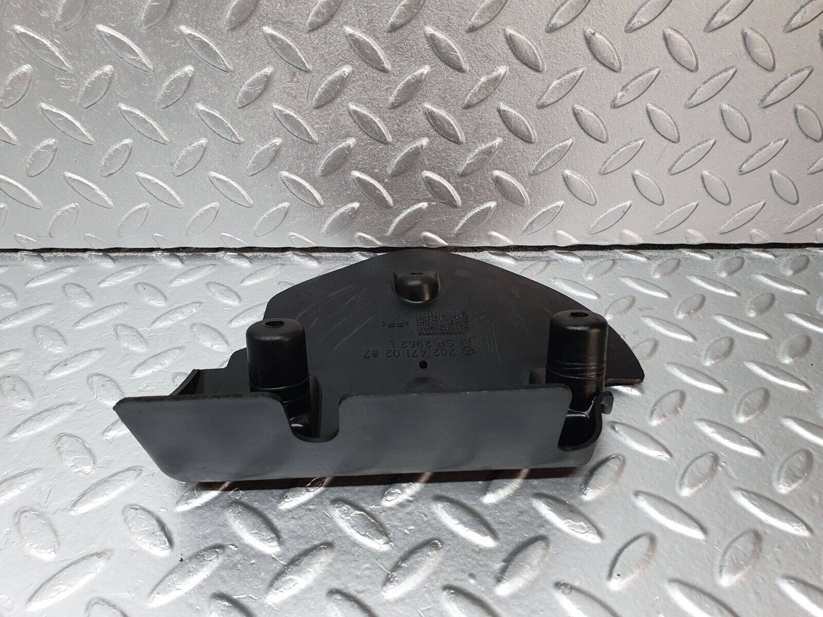 41946 Mercedes-Benz W202 C200 Fuel Tank Plastic Cover Left 2024710287