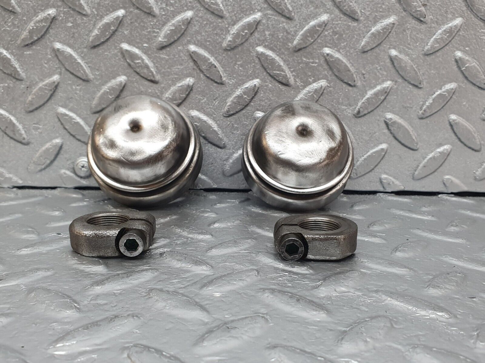 44044 Mercedes-Benz C123 230CE Coupe Wheel Hub Locking Cap