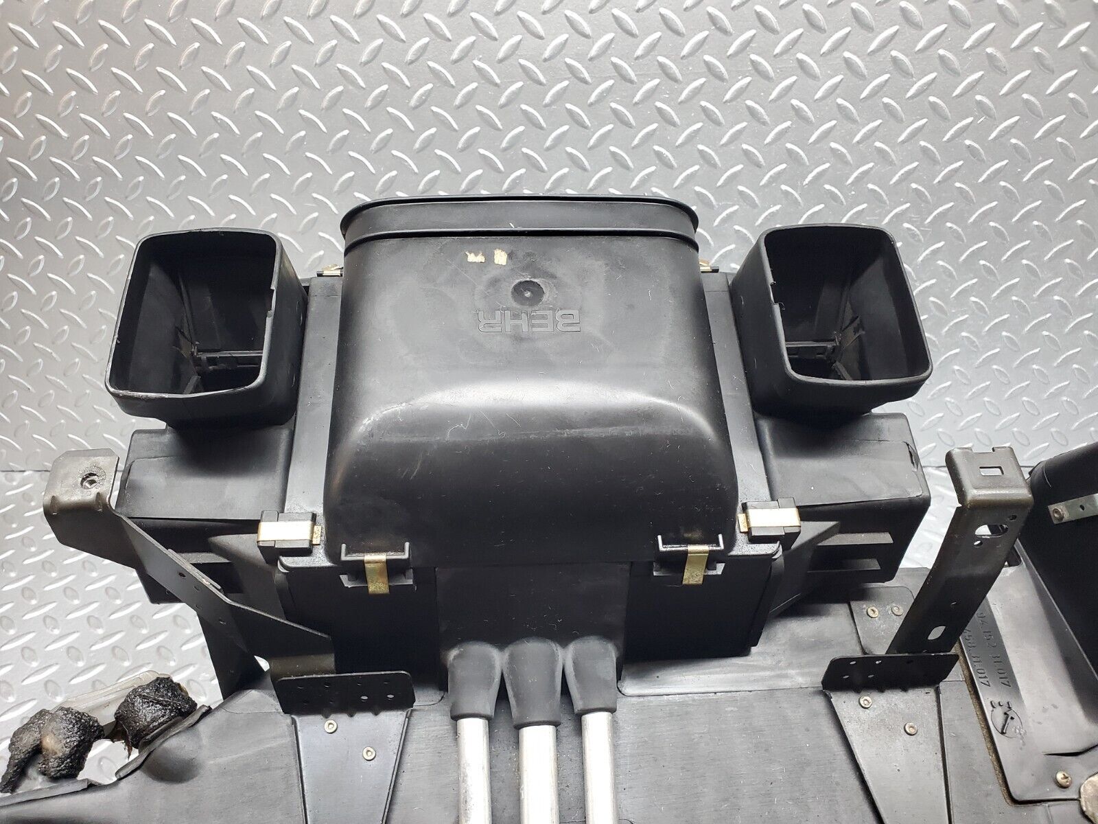 45897 Mercedes-Benz W126 420SE Heater Box Blower Housing Behr