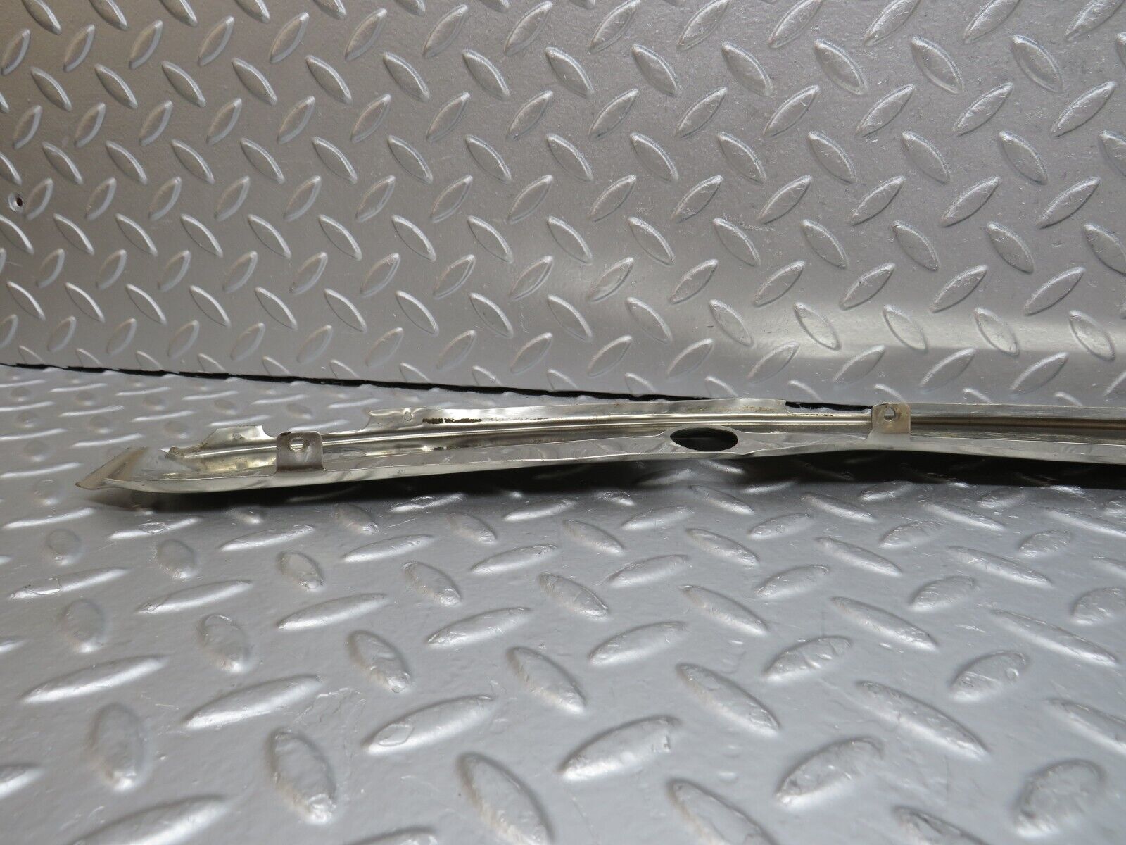 35625 Mercedes-Benz R107 280SL Windscreen Top Chrome Trim