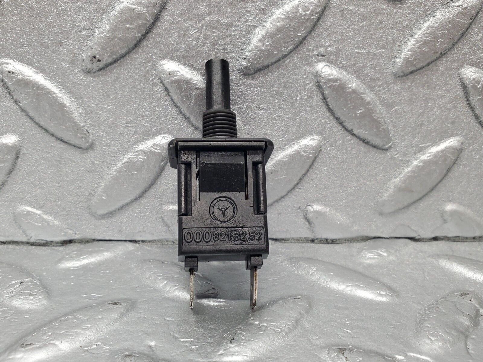 46553 Mercedes-Benz C123 280CE Coupe Door Contact Switch 0008213152