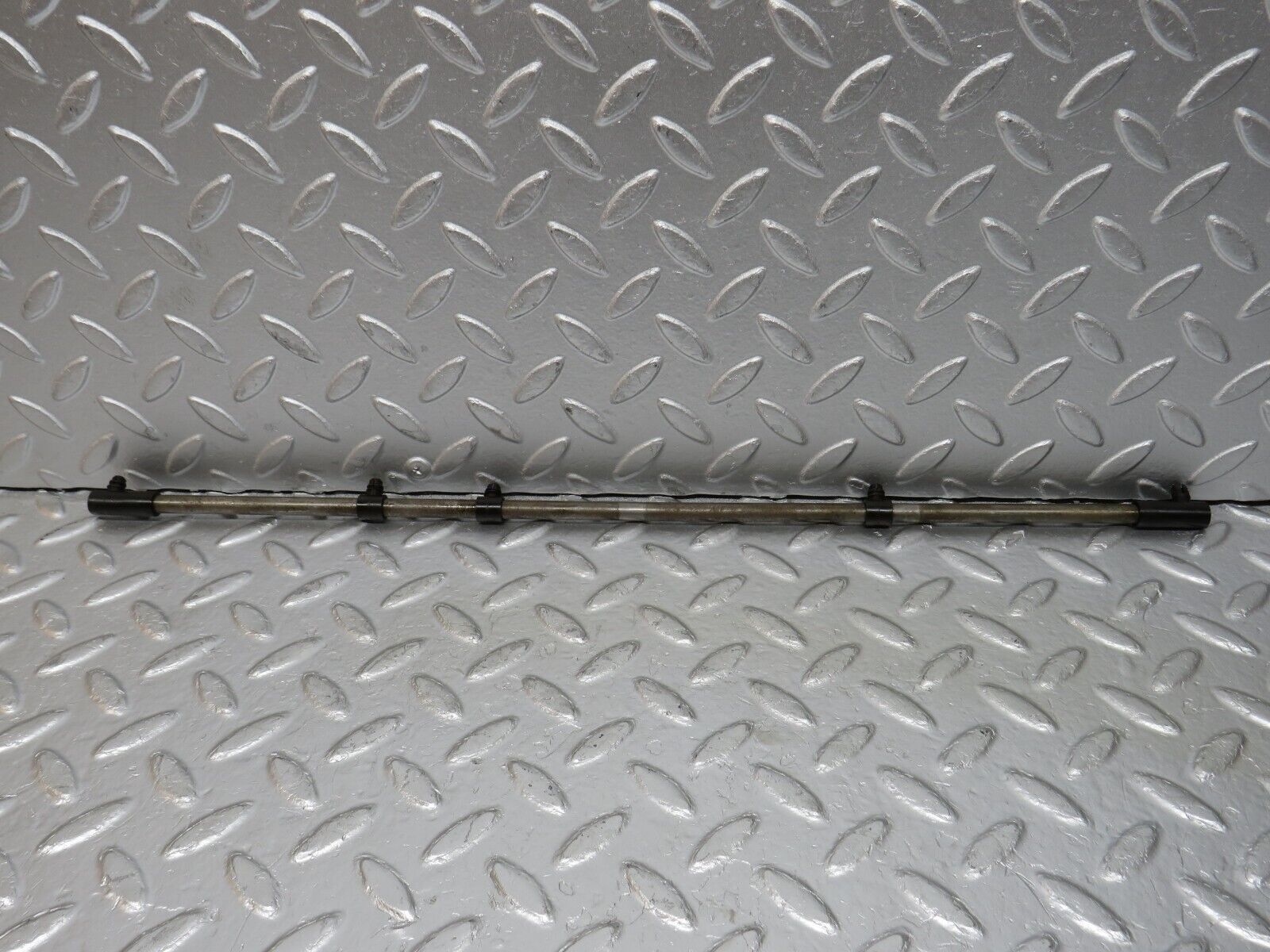 32958 Mercedes-Benz C107 R107 450 V8 Camshaft Oil Tube