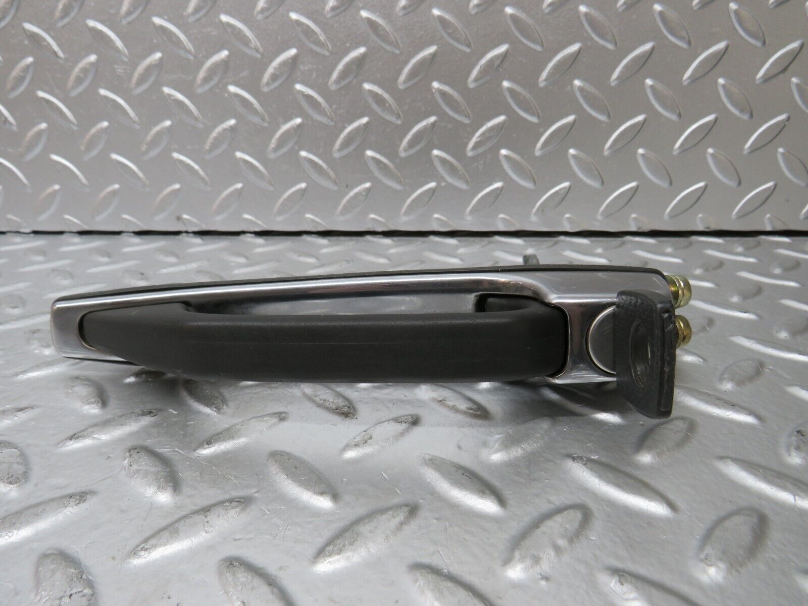 29847 Mercedes-Benz W123 230E Front Left Exterior Door Handle With Key