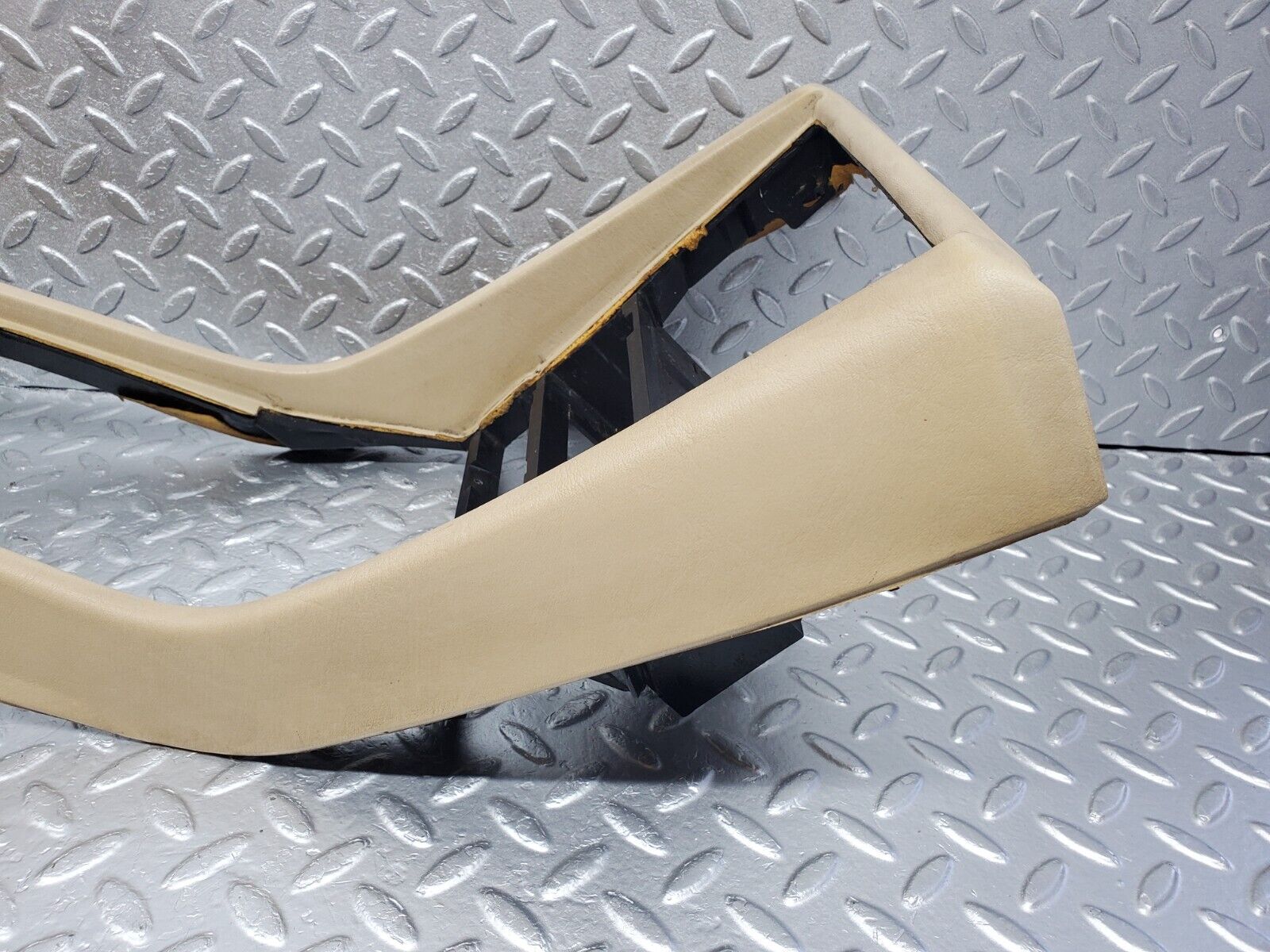 45767 Mercedes-Benz W126 420SE Centre Console Beige 1266830325