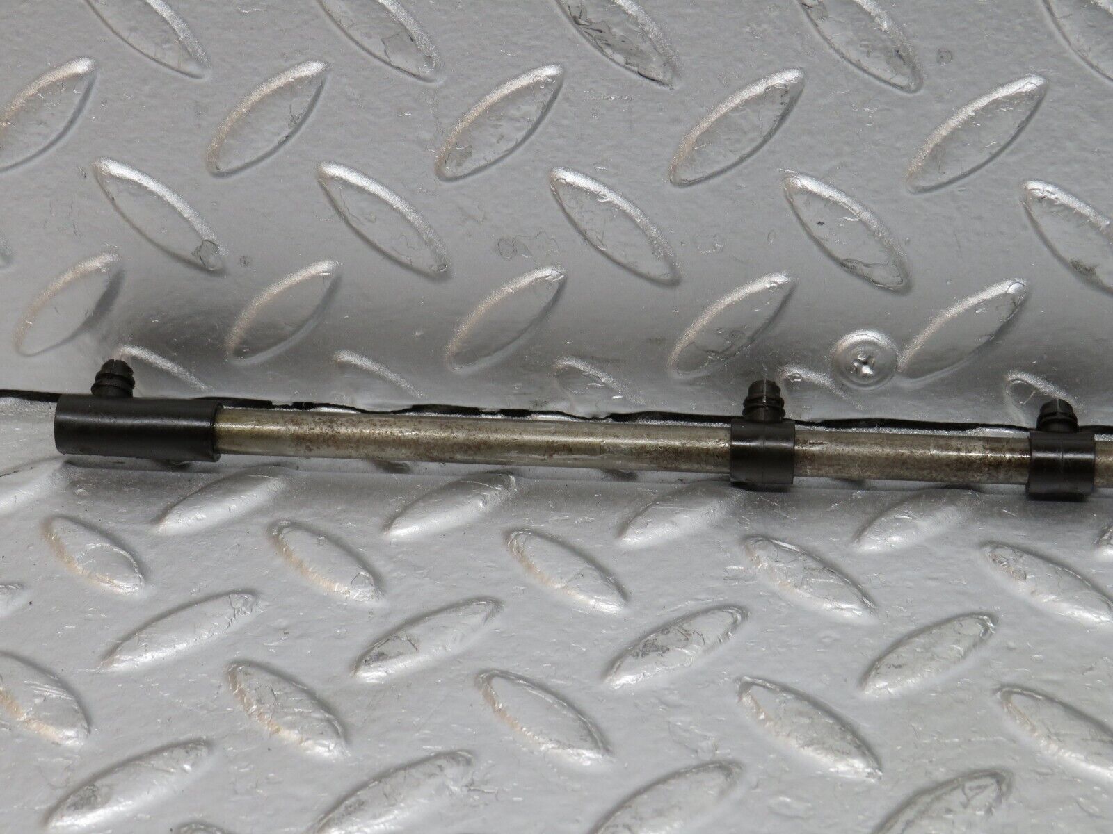 32958 Mercedes-Benz C107 R107 450 V8 Camshaft Oil Tube