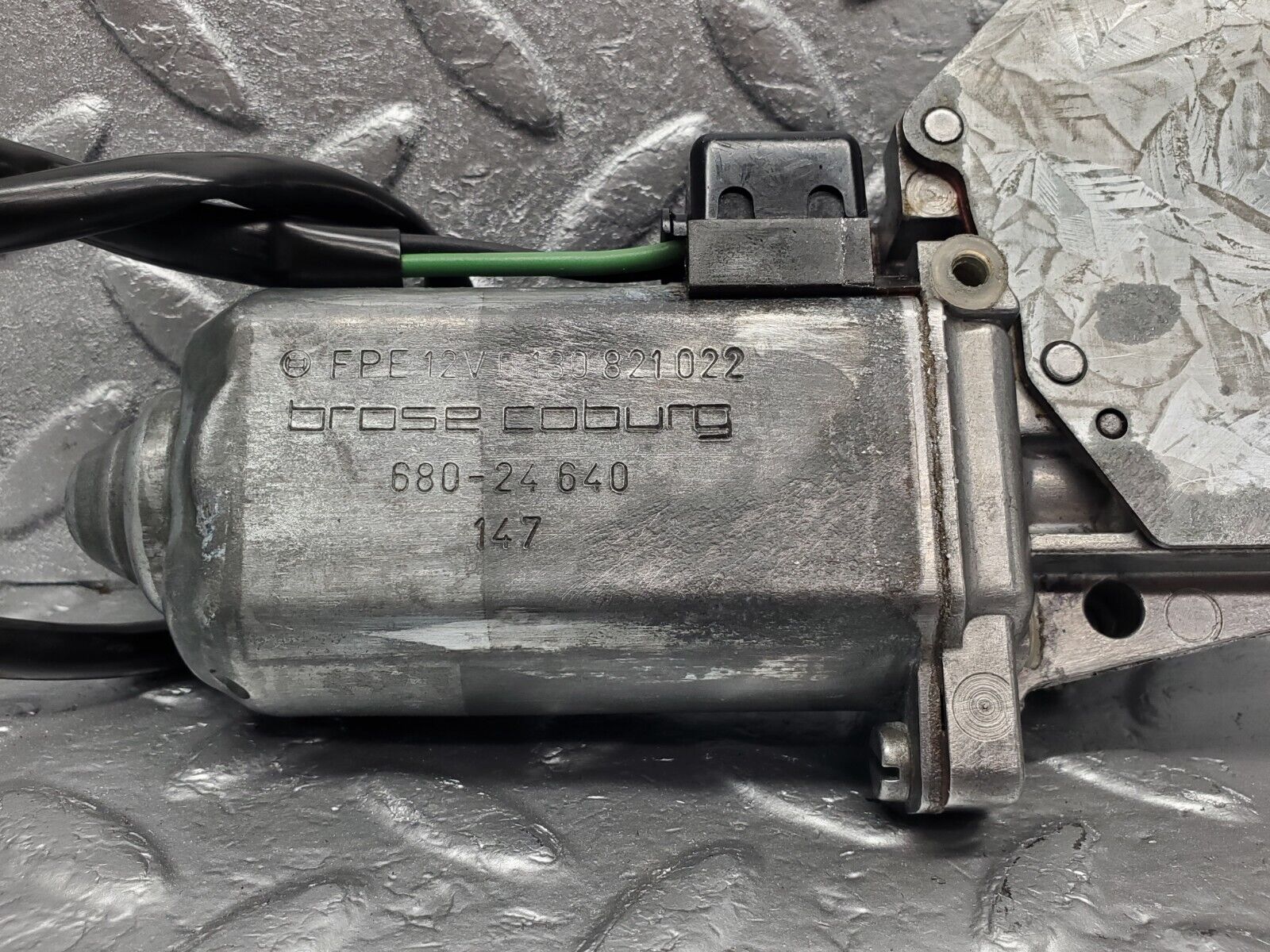 46379 Mercedes-Benz C123 280CE Coupe Front Left Window Regulator Motor 0130821022