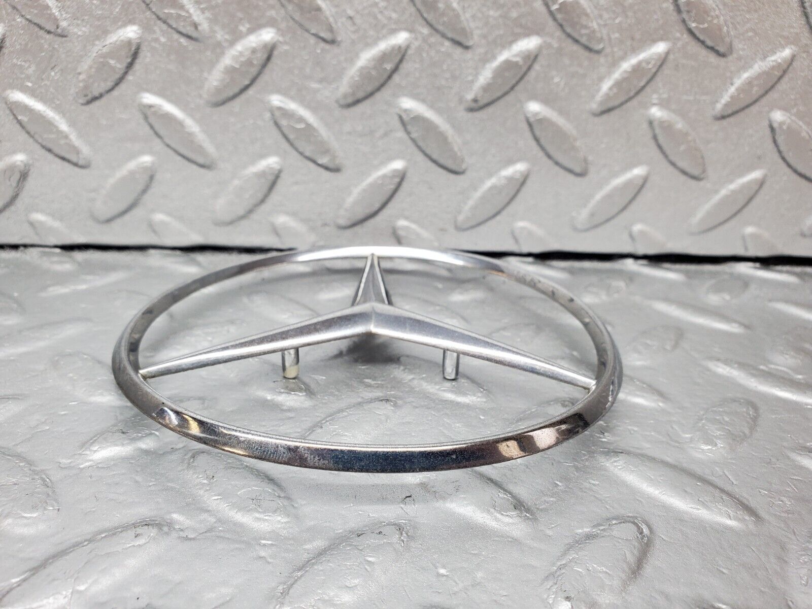 45850 Mercedes-Benz W126 420SE Trunk Lid Badge Emblem 1267580158