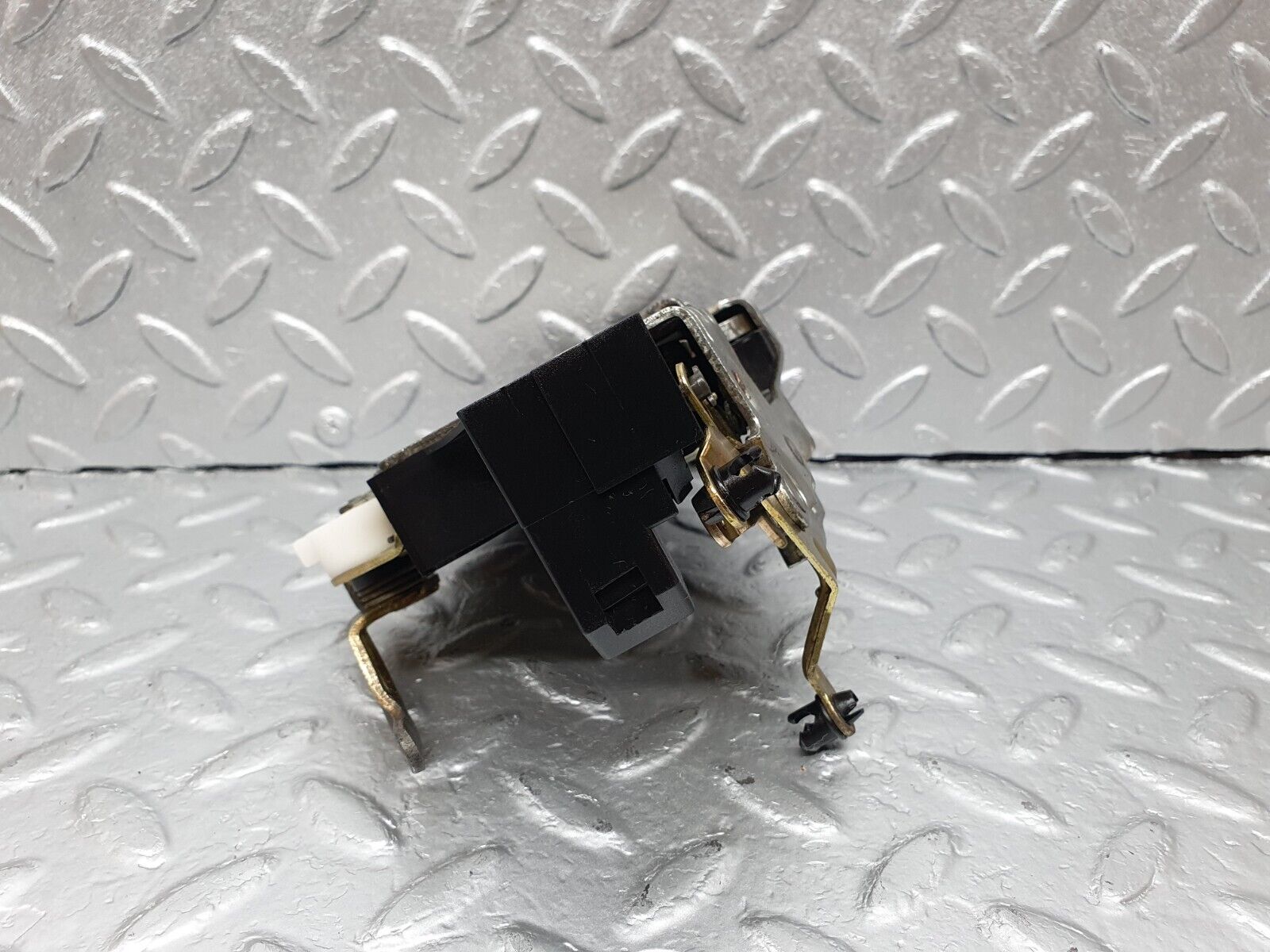 42219 Mercedes-Benz R129 320SL Coupe Right Door Lock Mechanism