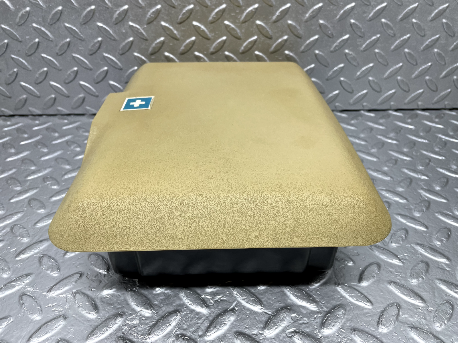 44266 Mercedes-Benz W123 280E First Aid Box 1238650353