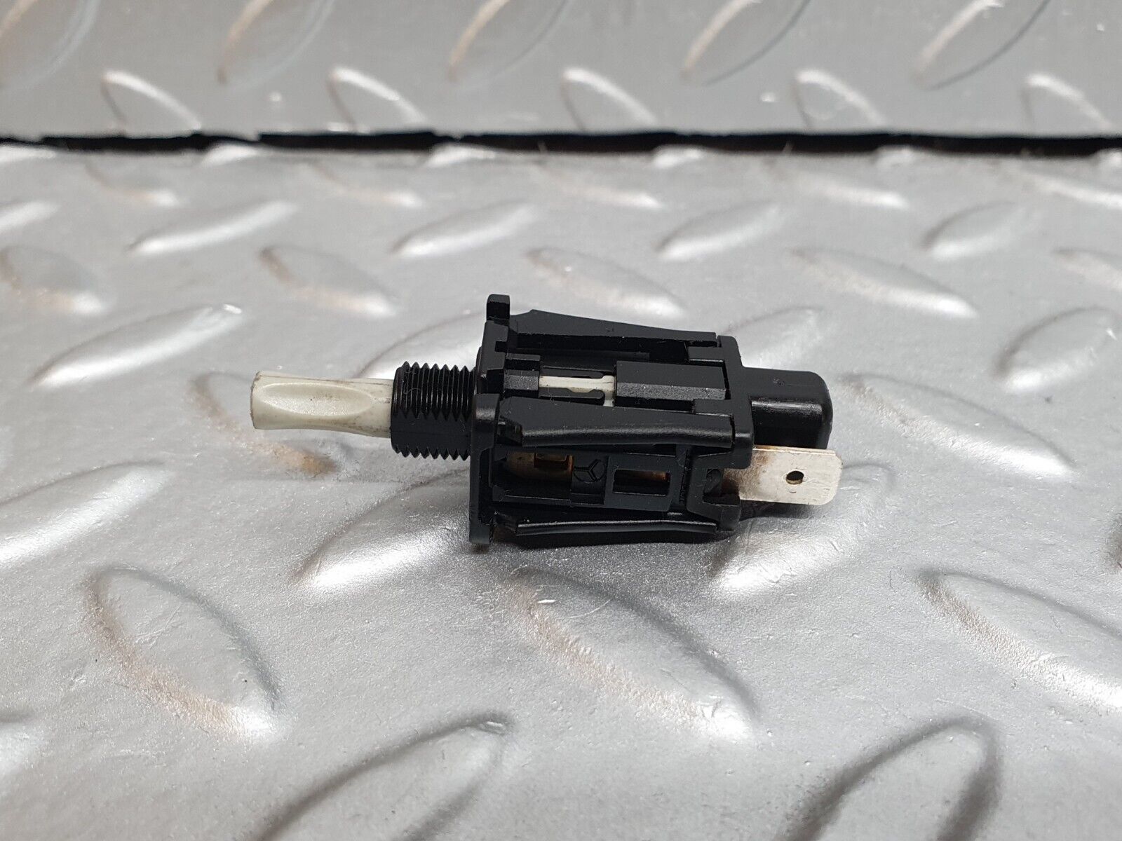 42053 Mercedes-Benz W202 C200 Door Contact Switch 2018202110