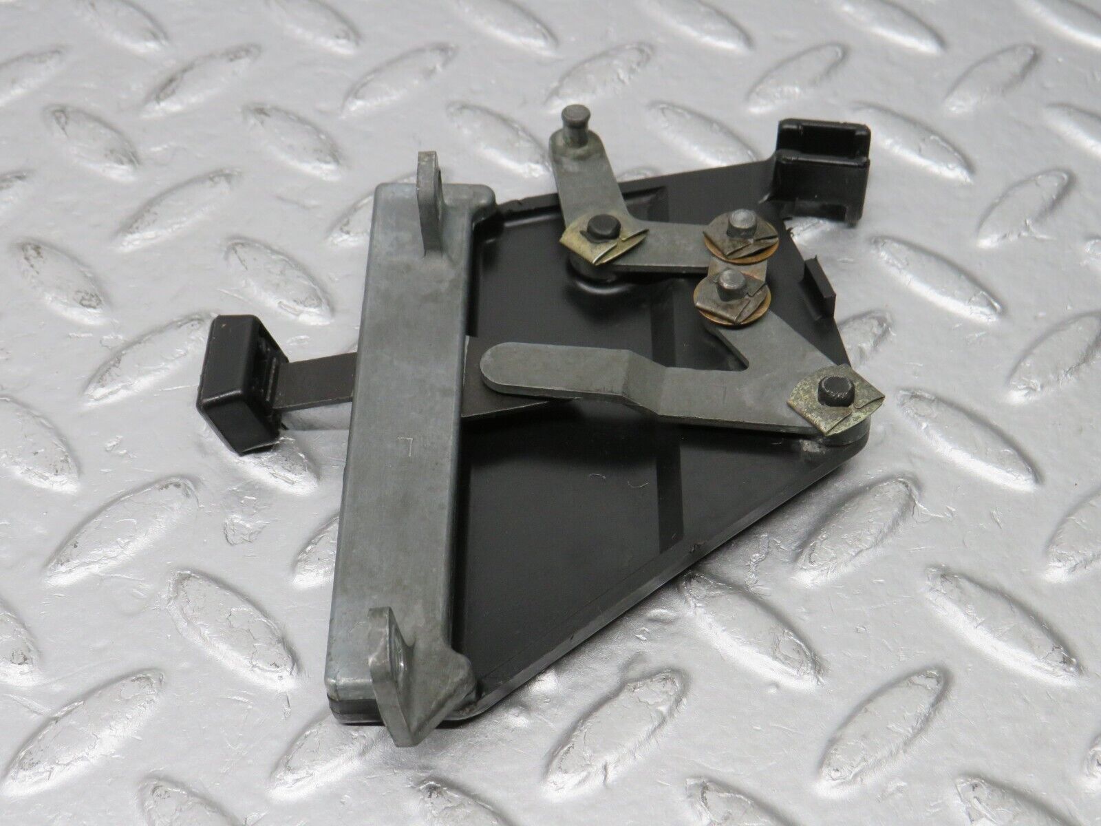 39202 Mercedes-Benz R107 500SL Air Vent Control Lever Left 1078300385