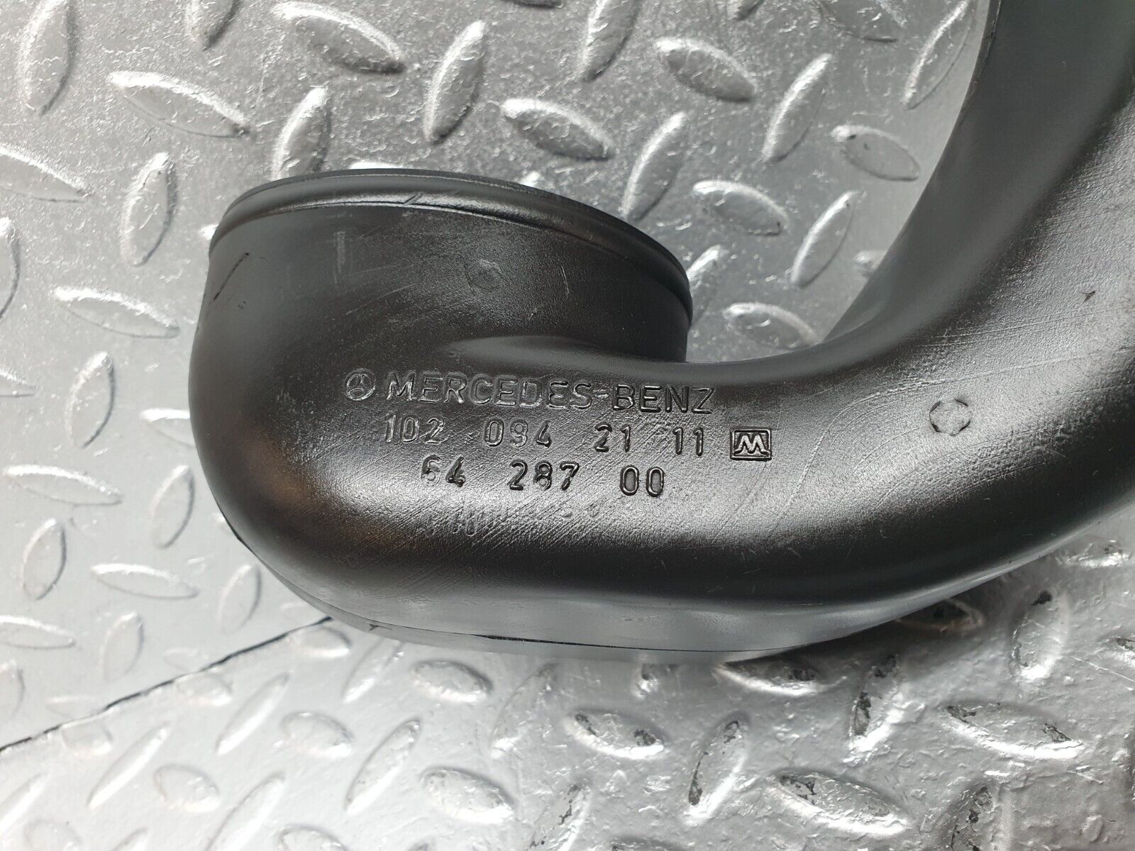 42749 Mercedes-Benz W201 190 2.0L Air Intake Pipe 1020942111
