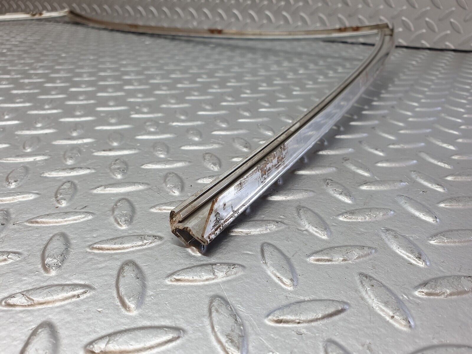 43054 Mercedes-Benz R107 Hardtop Windscreen Chrome Frame