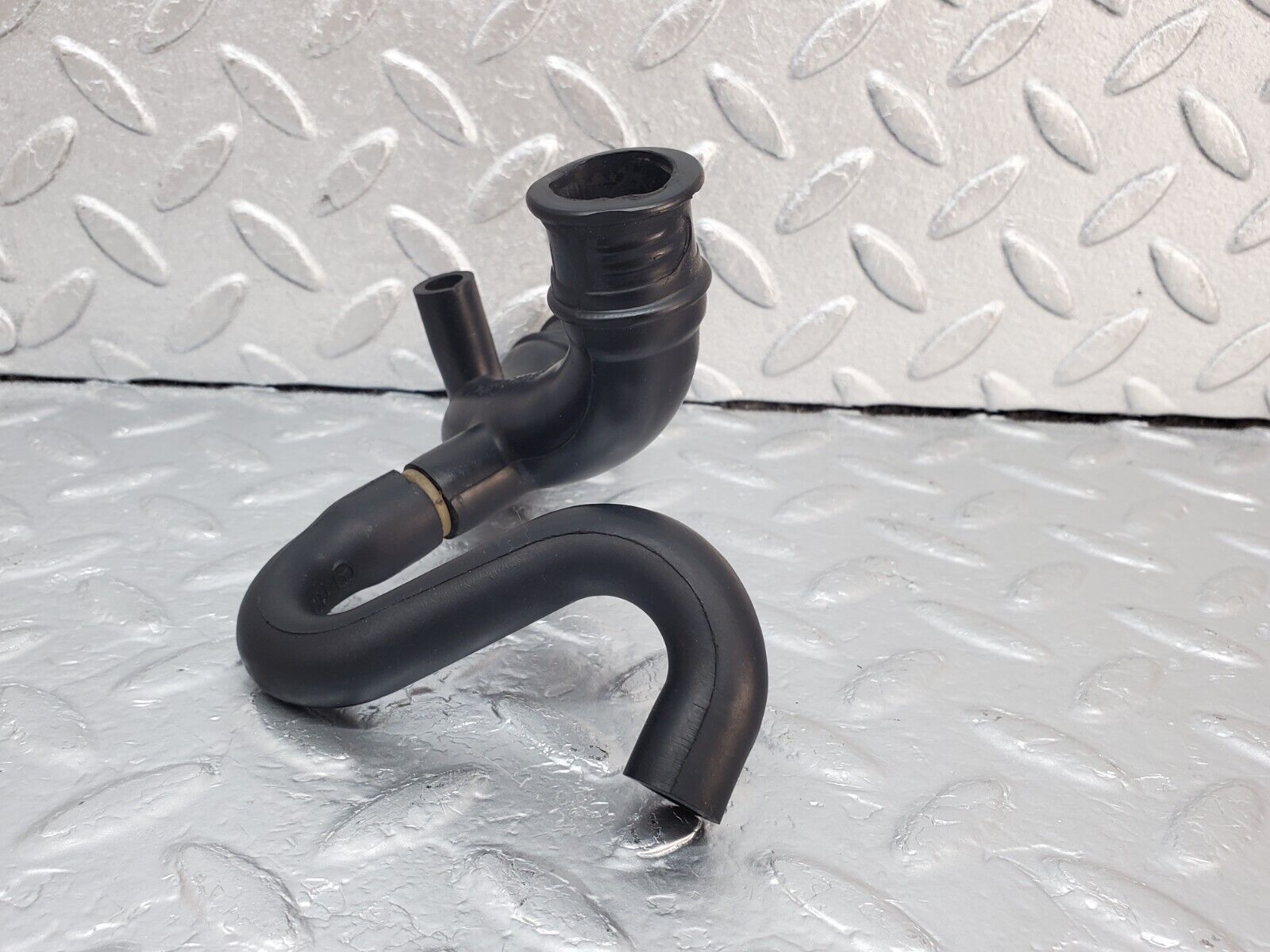 45379 Mercedes-Benz 280E M110.983 Air Intake Pipe 1100944182 1100944882