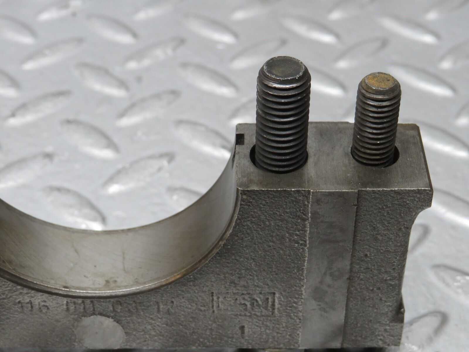 32866 Mercedes-Benz C107 R107 350 V8 Crankshaft Bearing Block 1160110312