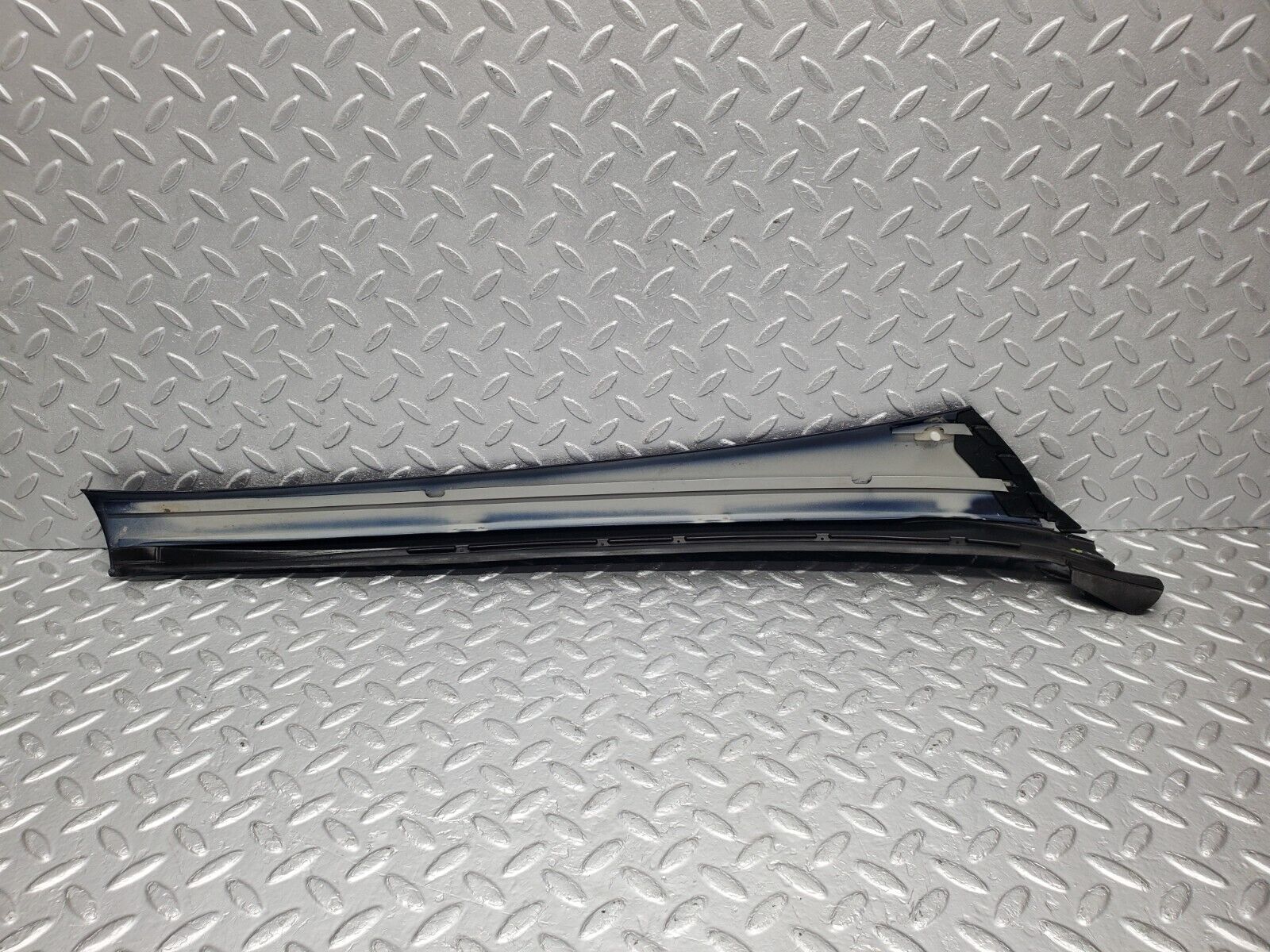 46757 Mercedes-Benz R129 320SL Coupe A Pillar Exterior Trim Right 1296980218 1296980198
