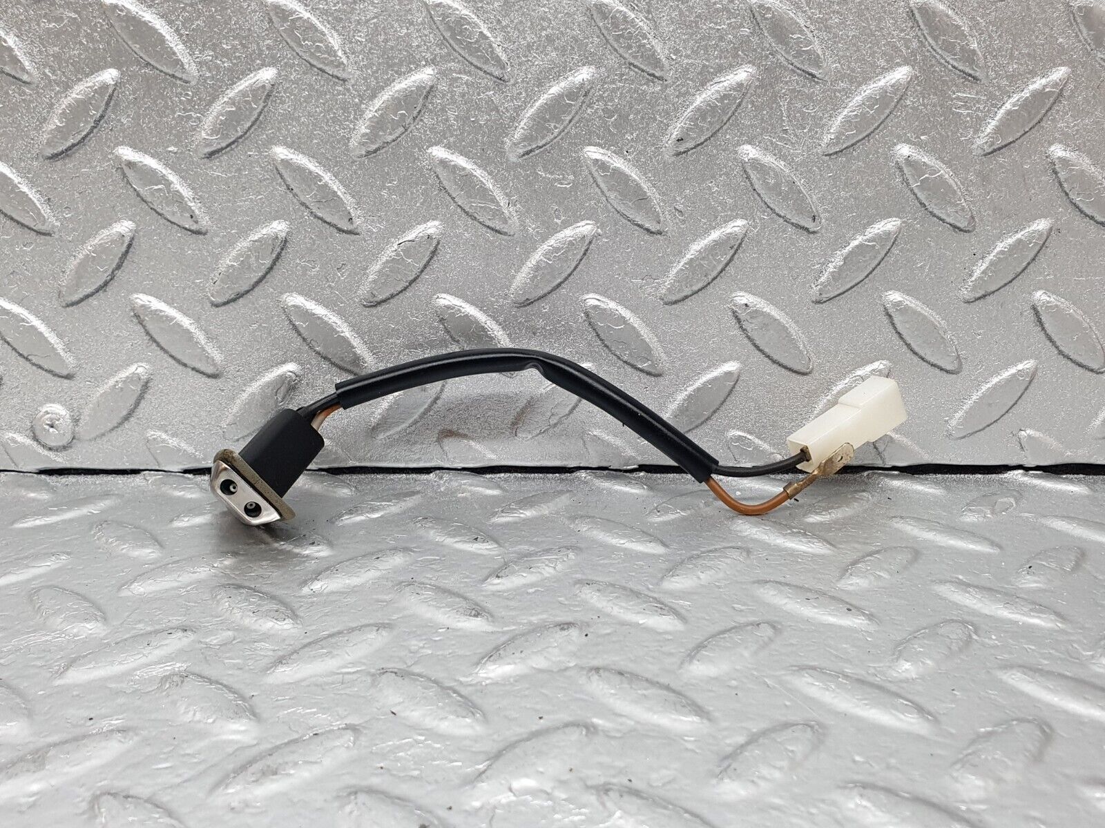 43570 Mercedes-Benz C126 380SEC Coupe Windscreen Washer Nozzle