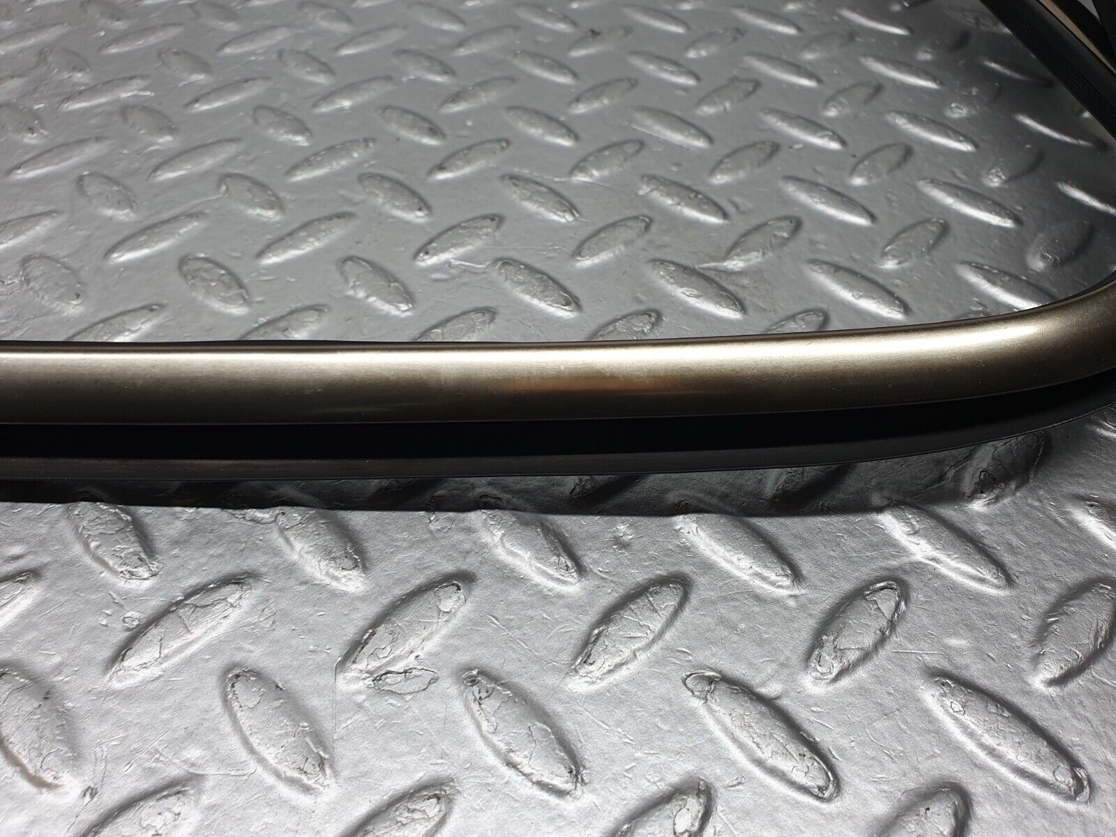 41932 Mercedes-Benz W202 C200 Rear Windscreen Frame 2026710236 2026710136