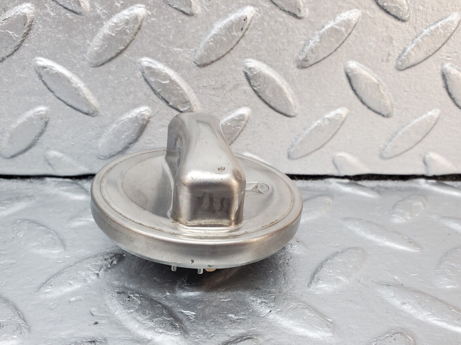 45938 Mercedes-Benz W126 420SE Fuel Tank Cap