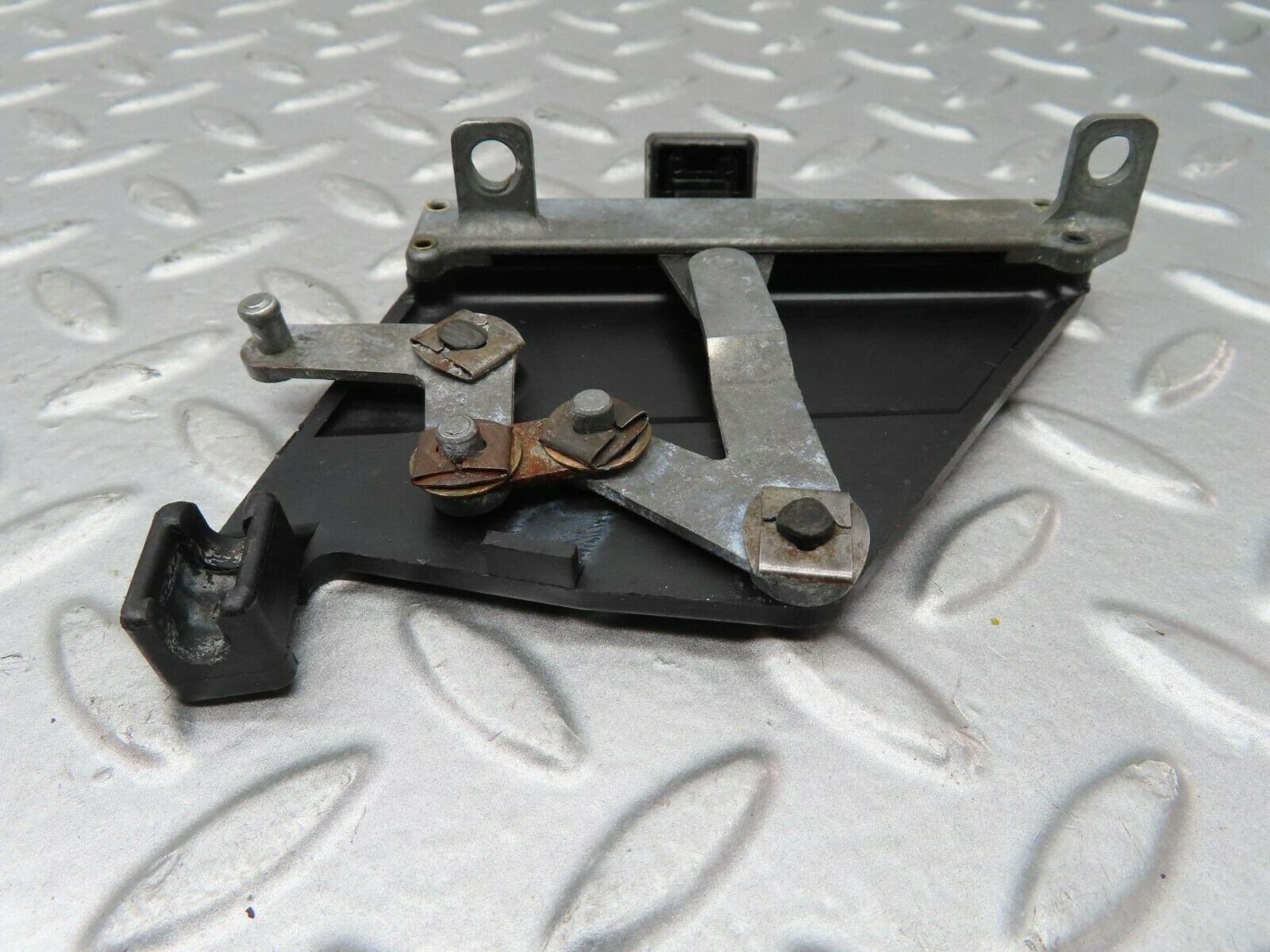 15607 Mercedes-Benz R107 450SL Air Vent Control Lever Right 1078300485