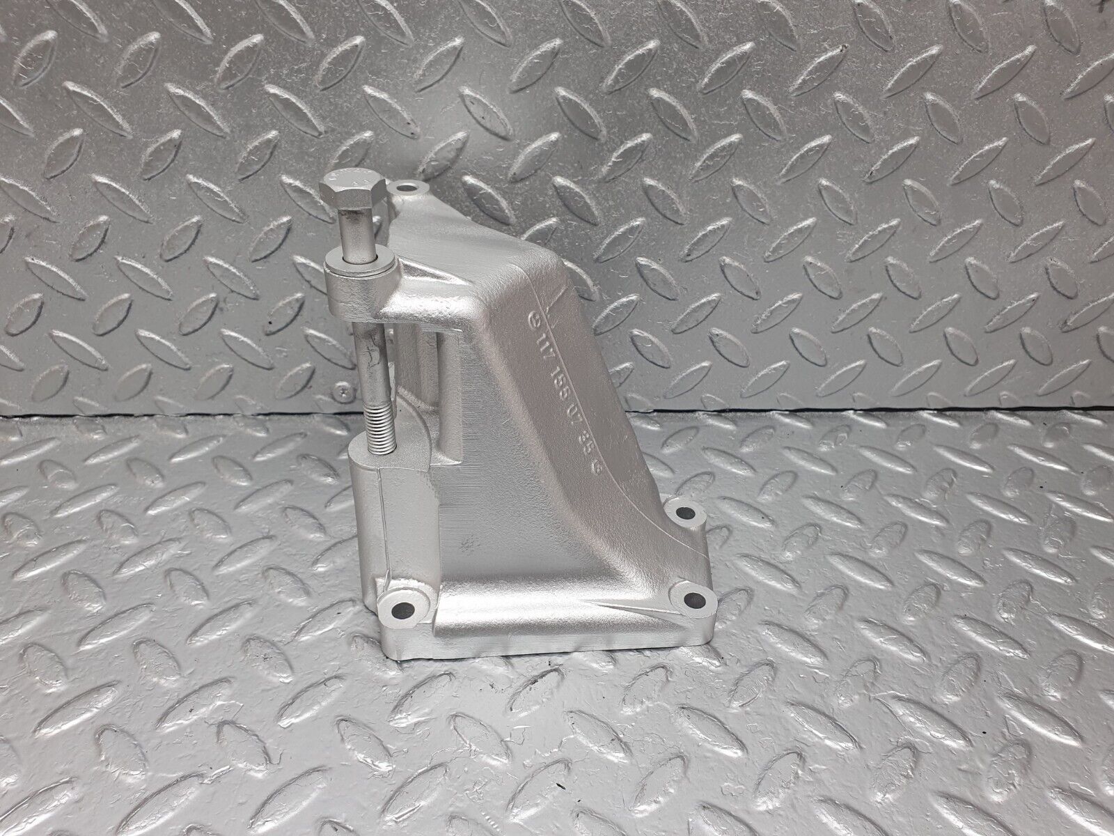 43602 Mercedes-Benz C126 380SEC Coupe Alternator Generator Bracket 1171550735