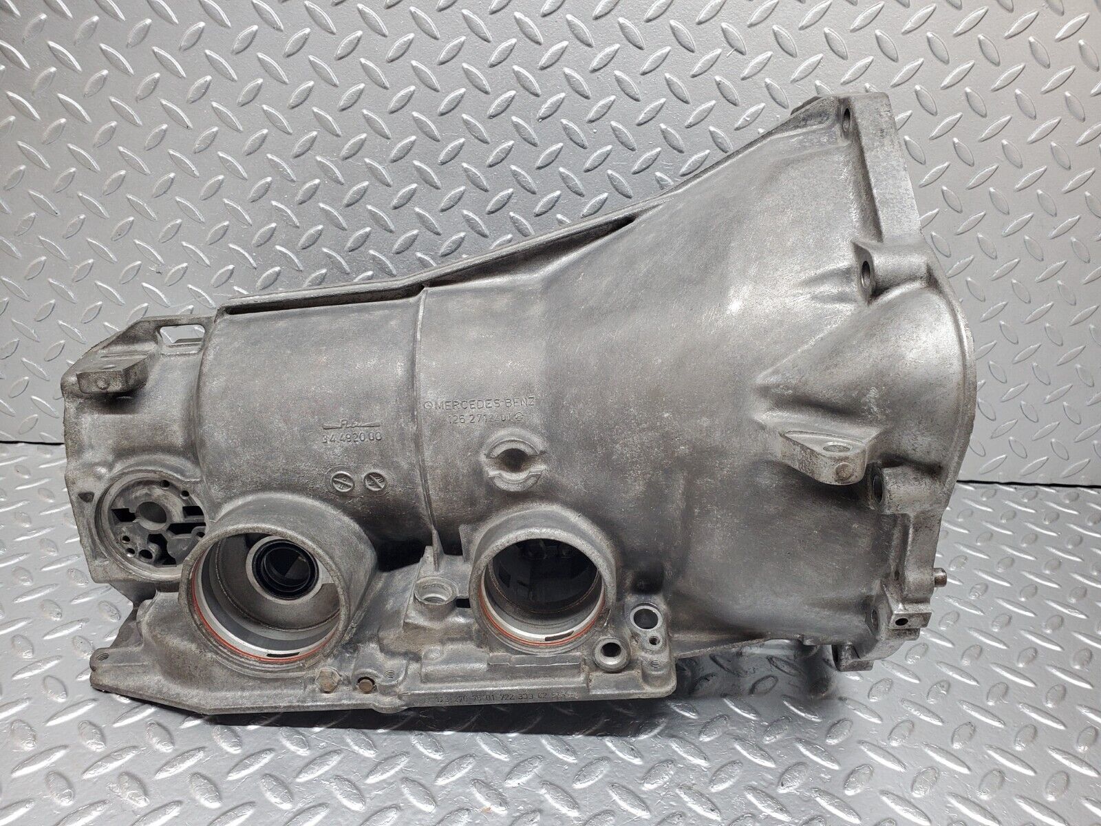 44558 Mercedes-Benz W123 280E Automatic Gearbox Housing 722.309 1262712201