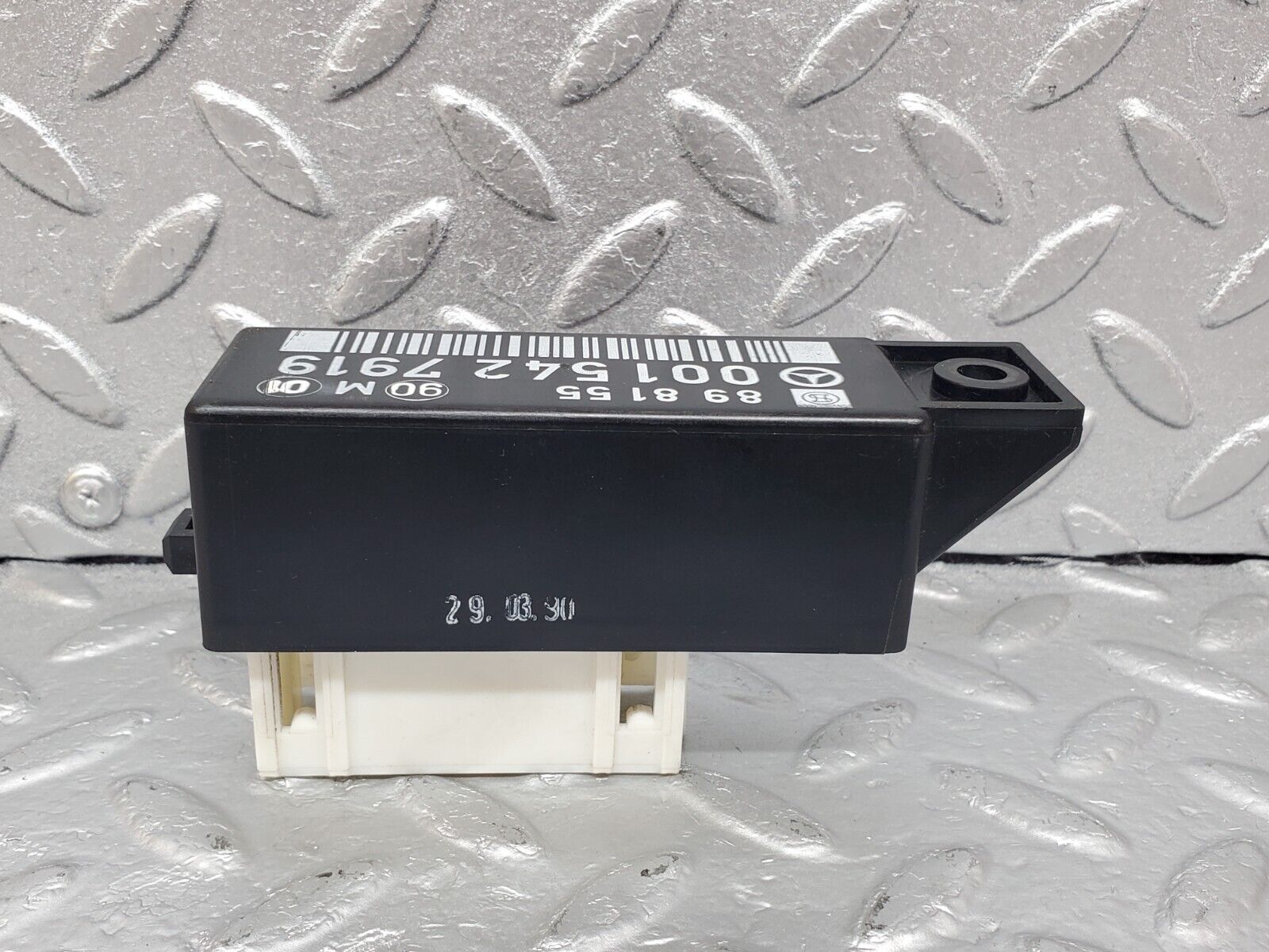 44897 Mercedes-Benz R129 300SL Coupe Windscreen Wiper Relay 0015427919