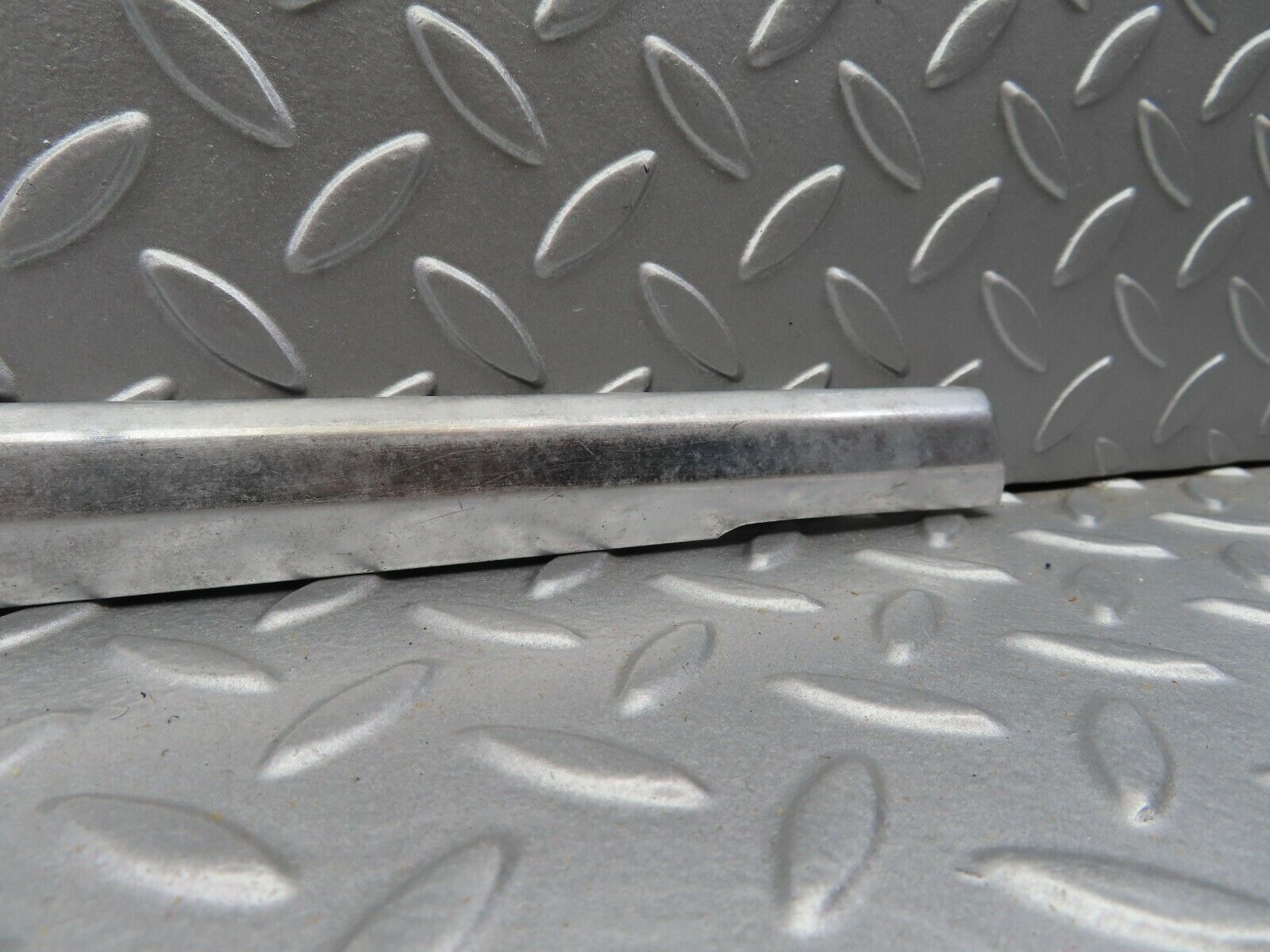 6206 Mercedes-Benz W126 380SE Rear Left Door Chrome Moulding Trim