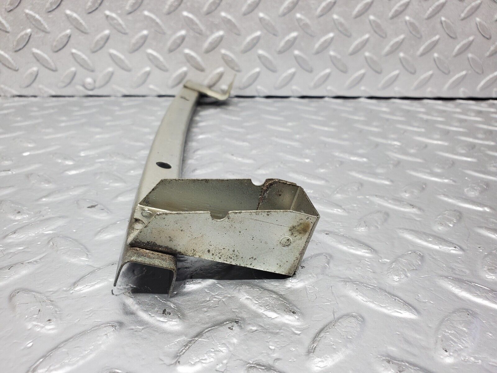 45816 Mercedes-Benz W126 420SE Rear Left Window Channel