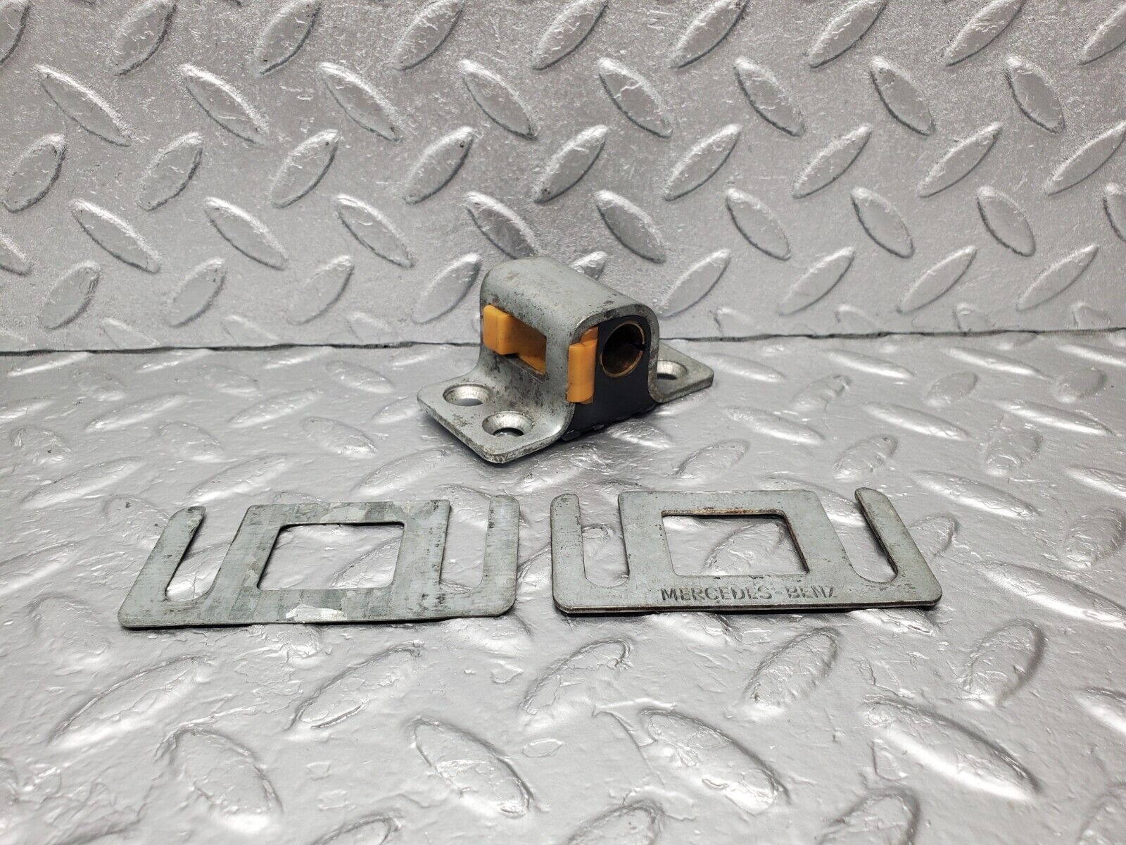 46476 Mercedes-Benz C123 280CE Coupe Left Door Lock Latch