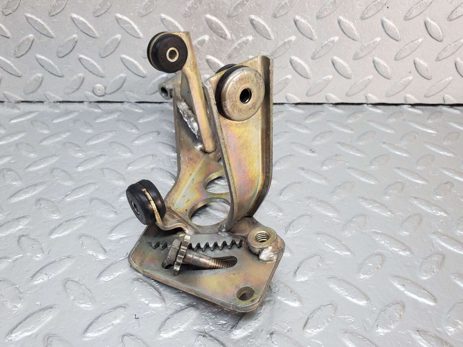 45368 Mercedes-Benz 280E M110.983 Power Steering Pump Bracket