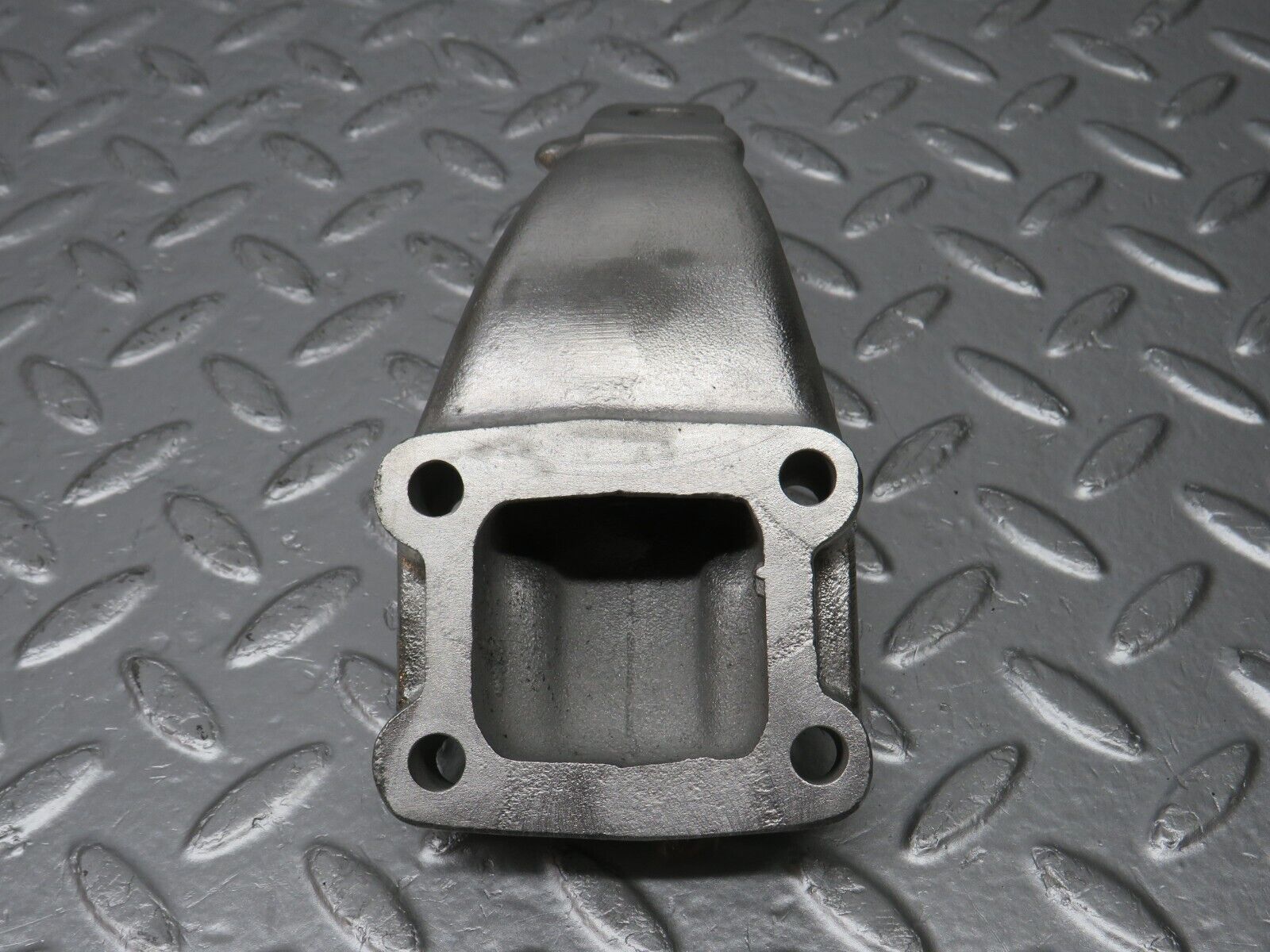 33061 Mercedes-Benz C107 R107 350 V8 Engine Mount Bracket Left 1162232204