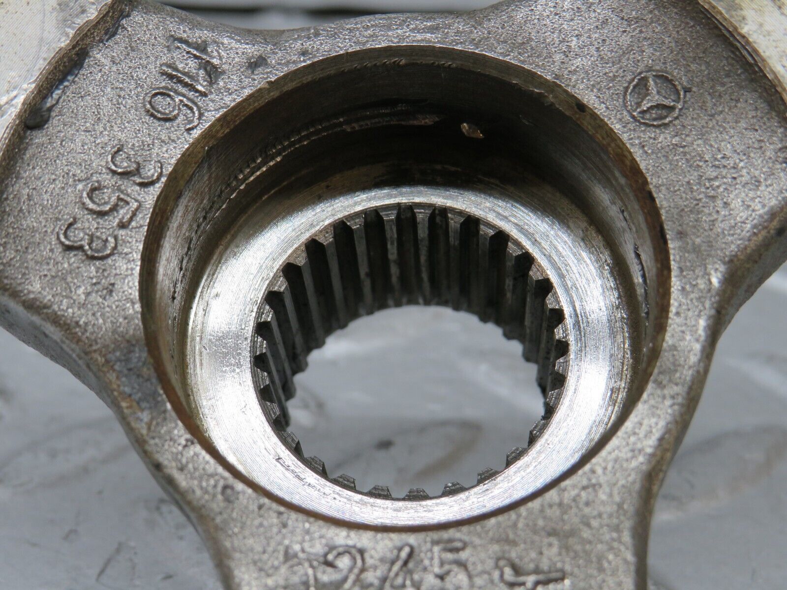 36432 Mercedes-Benz R107 450SL Automatic Gearbox Rear Flange 1163530245