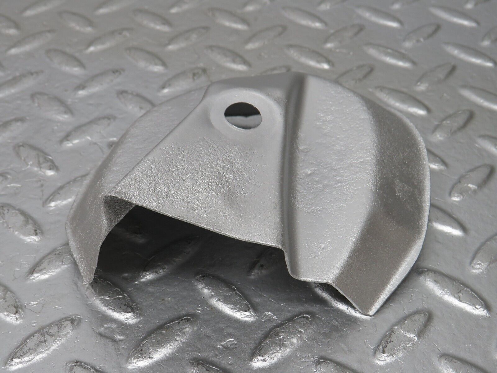 33034 Mercedes-Benz C107 R107 350 V8 Engine Mount Bracket