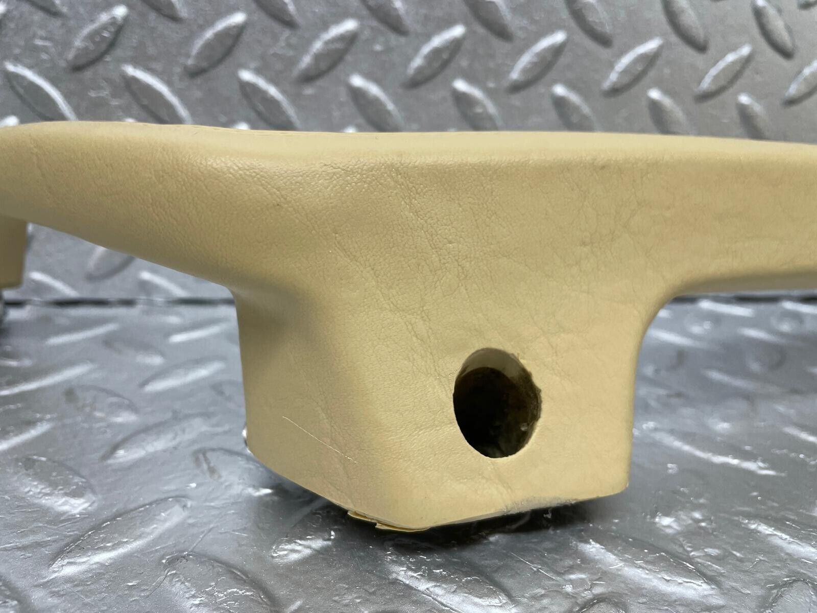 44260 Mercedes-Benz W123 280E Rear Right Interior Door Handle Beige 1239701801