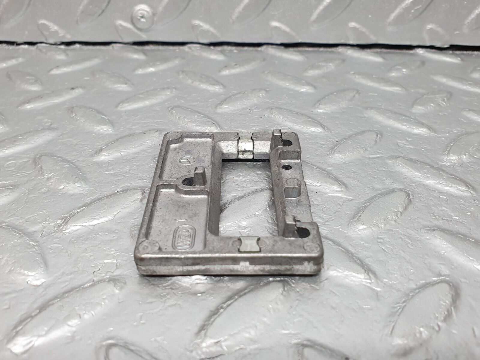 41667 Mercedes-Benz W124 200E Rear View Mirror Bracket