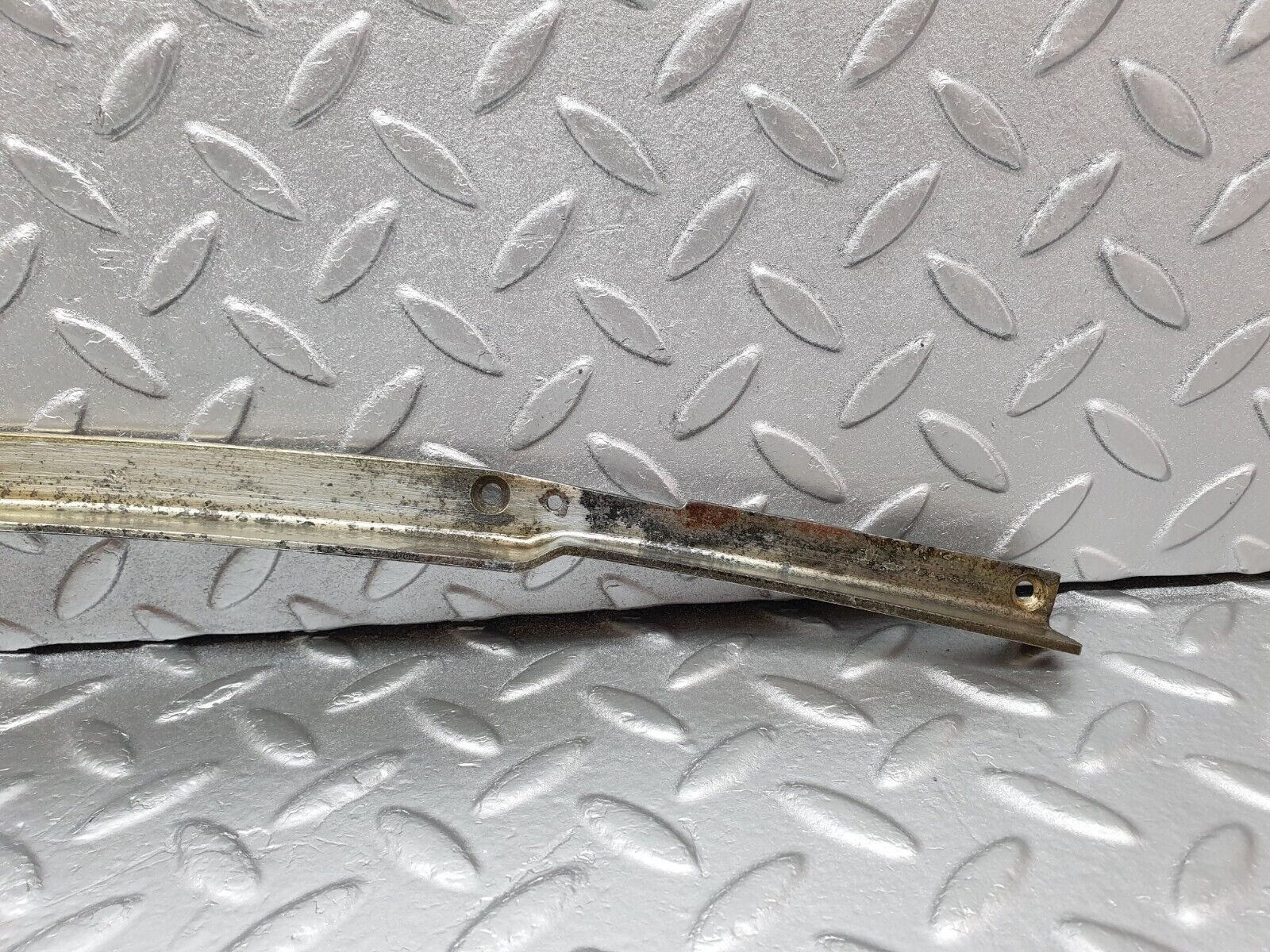 43711 Mercedes-Benz C126 380SEC Coupe Left Door Window Channel