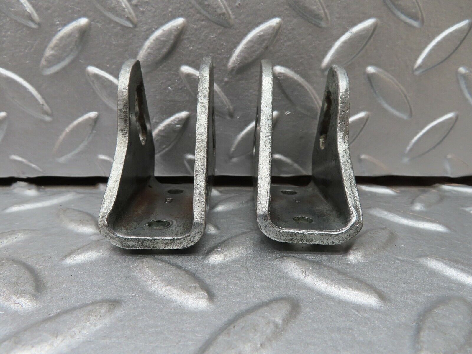 20506 Mercedes-Benz R107 450SL Soft Top Bracket Pair