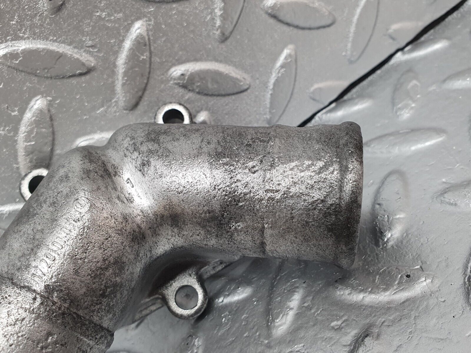 43556 Mercedes-Benz C126 380SEC Coupe Water Pump Flange 1172010103