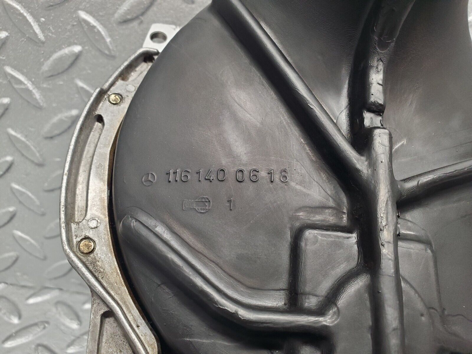 46023 Mercedes-Benz W126 420SE Air Flow Mass Meter Sensor Bosch 0438121037 1161400618