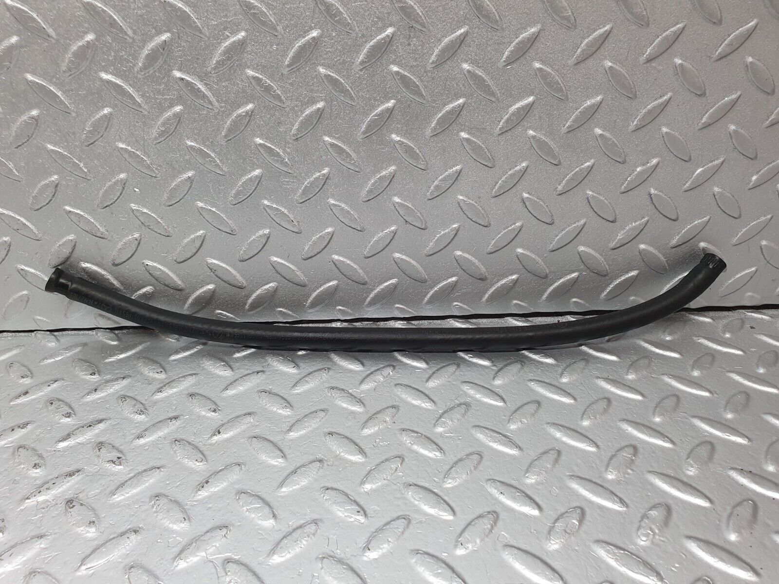 41623 Mercedes-Benz W124 200E Carburettor Heating Coolant Hose Pipe 1022031182