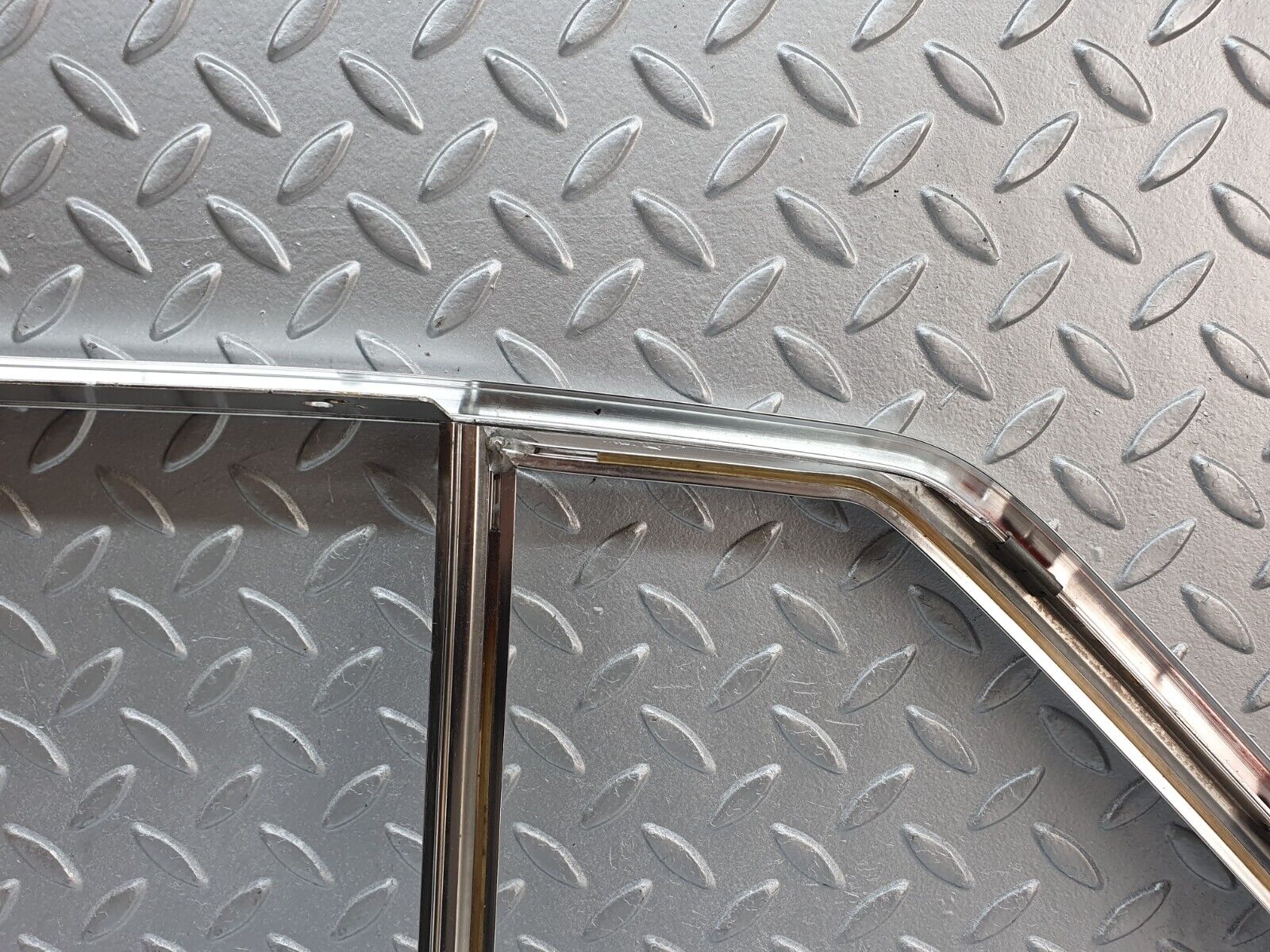 43053 Mercedes-Benz R107 Hardtop Side Window Chrome Moulding Trim Right