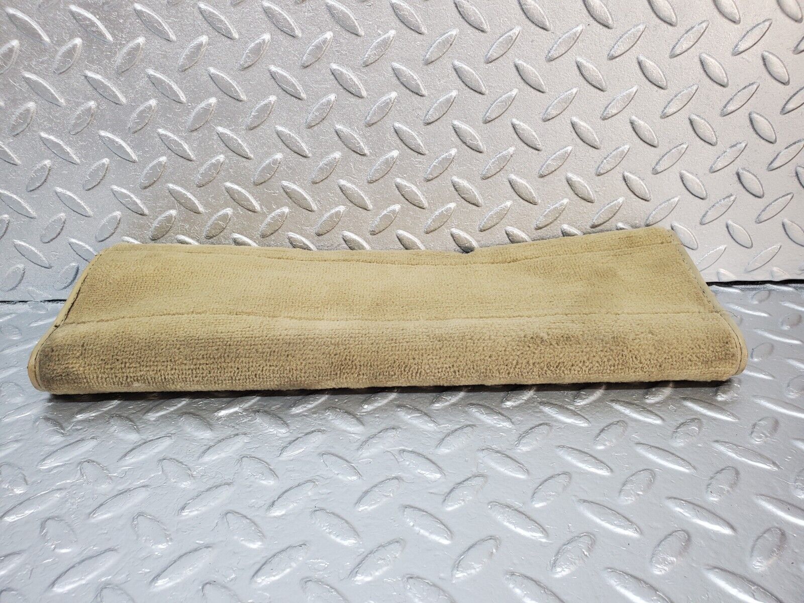 45695 Mercedes-Benz W126 420SE Front Right Seat Under Cover Beige