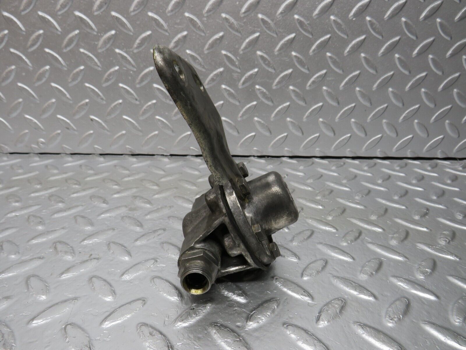 32956 Mercedes-Benz C107 R107 450 V8 Oil Pressure Damper 1161870196 1161870494