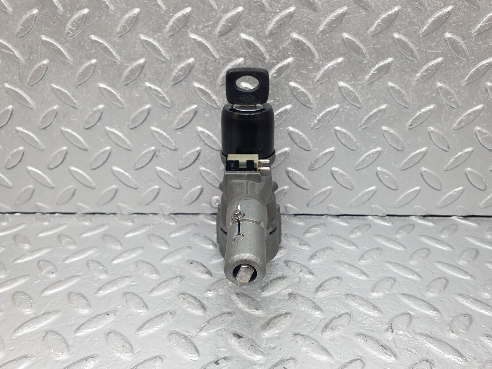 43644 Mercedes-Benz C126 380SEC Coupe Steering Lock Ignition Switch With Key