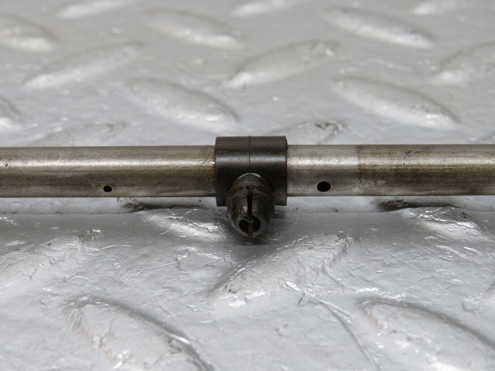 32958 Mercedes-Benz C107 R107 450 V8 Camshaft Oil Tube