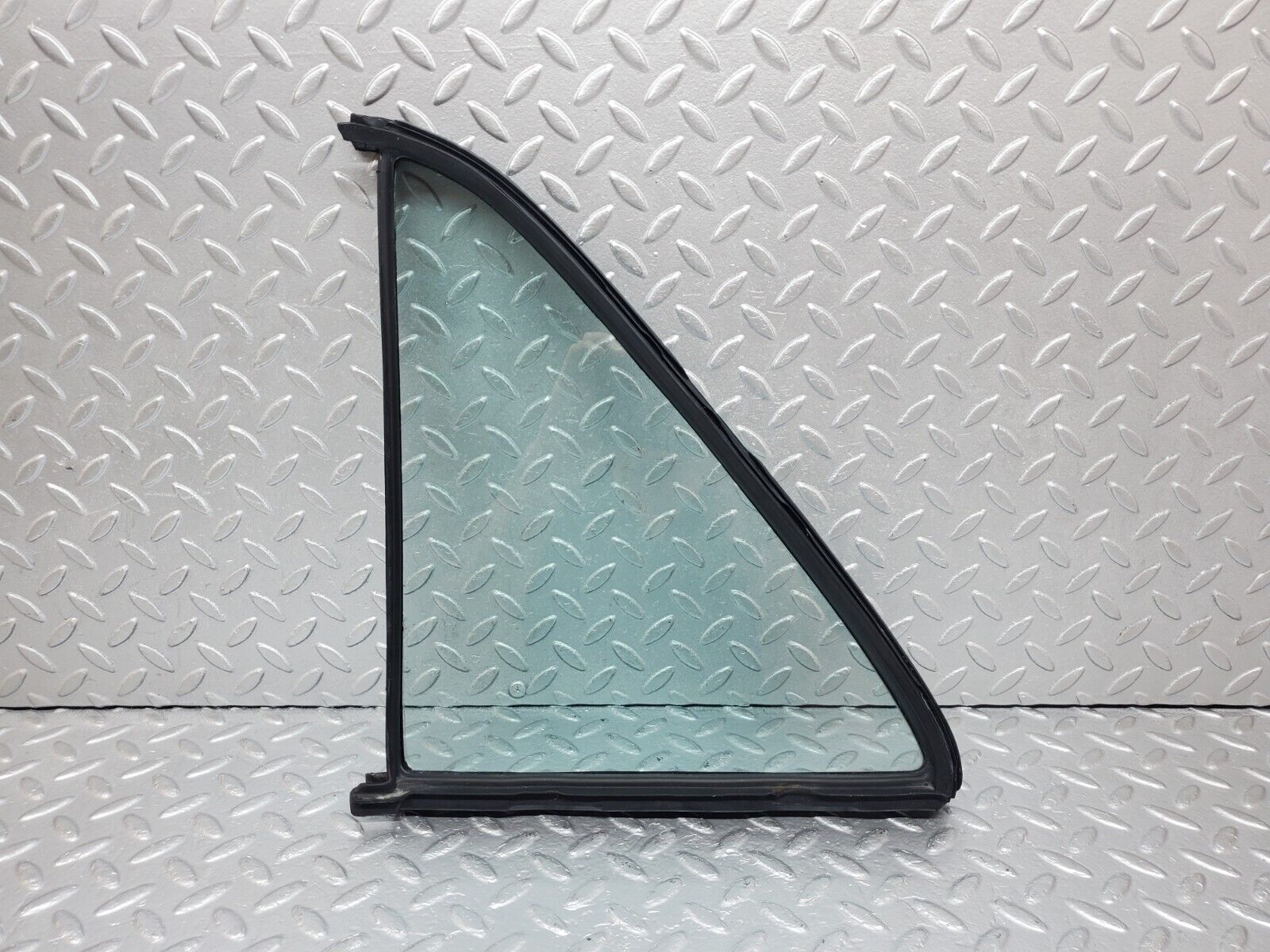 44369 Mercedes-Benz W123 280E Rear Right Quarter Window Glass 1237350224