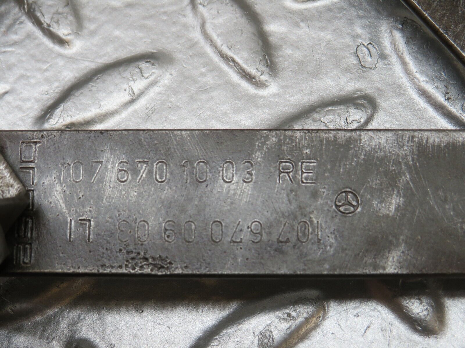 25083 Mercedes-Benz C107 Rear Right Power Window Regulator 1076701003