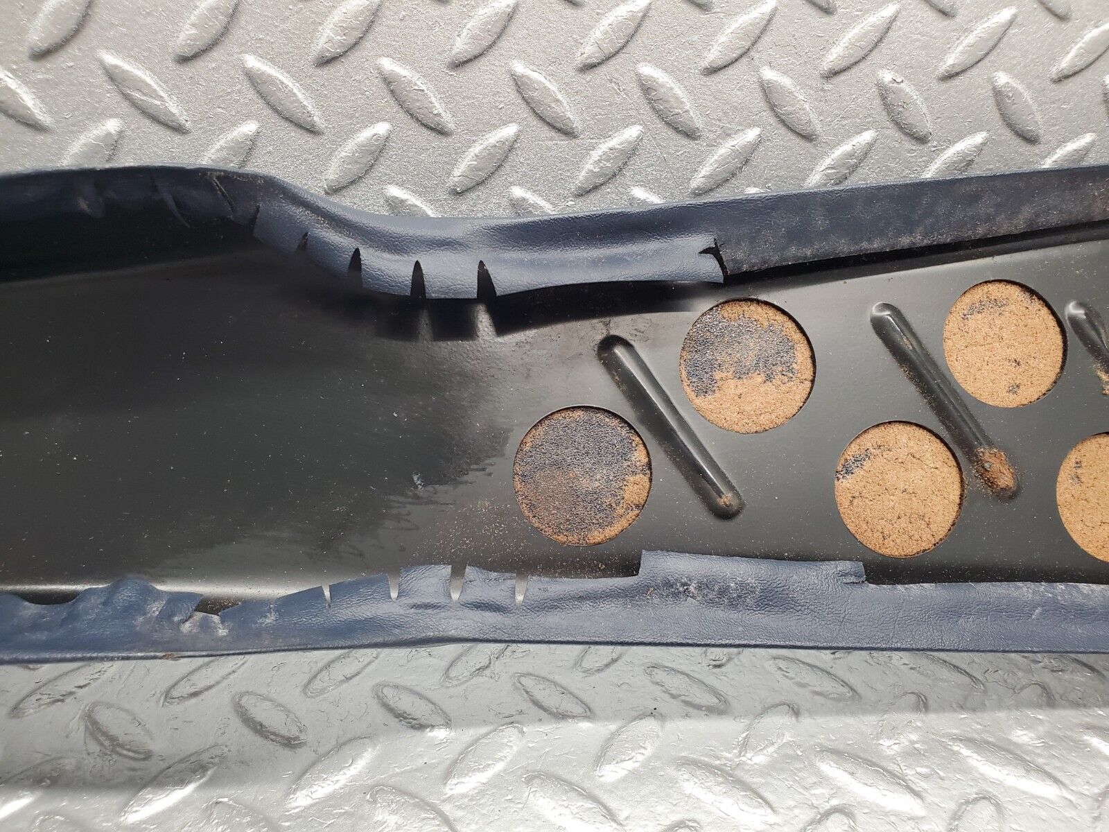 46008 Mercedes-Benz V123 240D LWB B Pillar Cover Blue Left