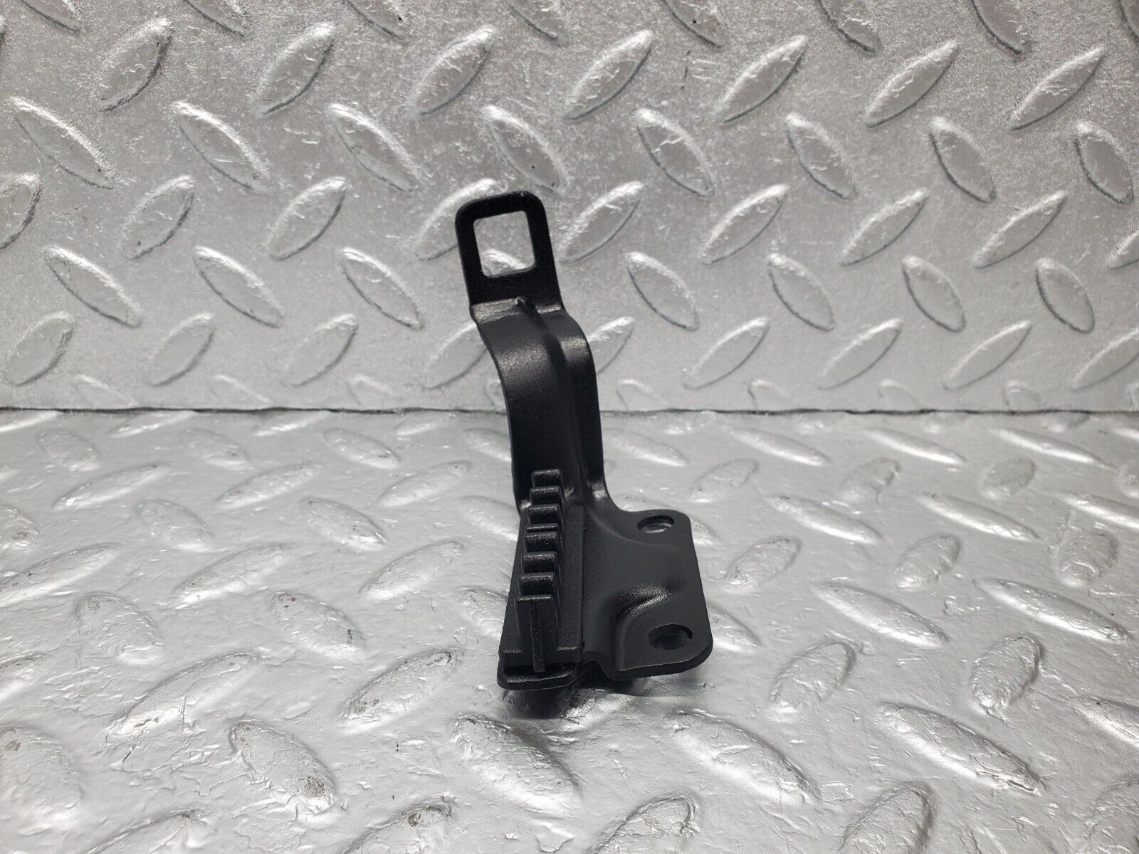 46680 Mercedes-Benz C123 280CE Coupe Ignition Coil Cable Wire Bracket